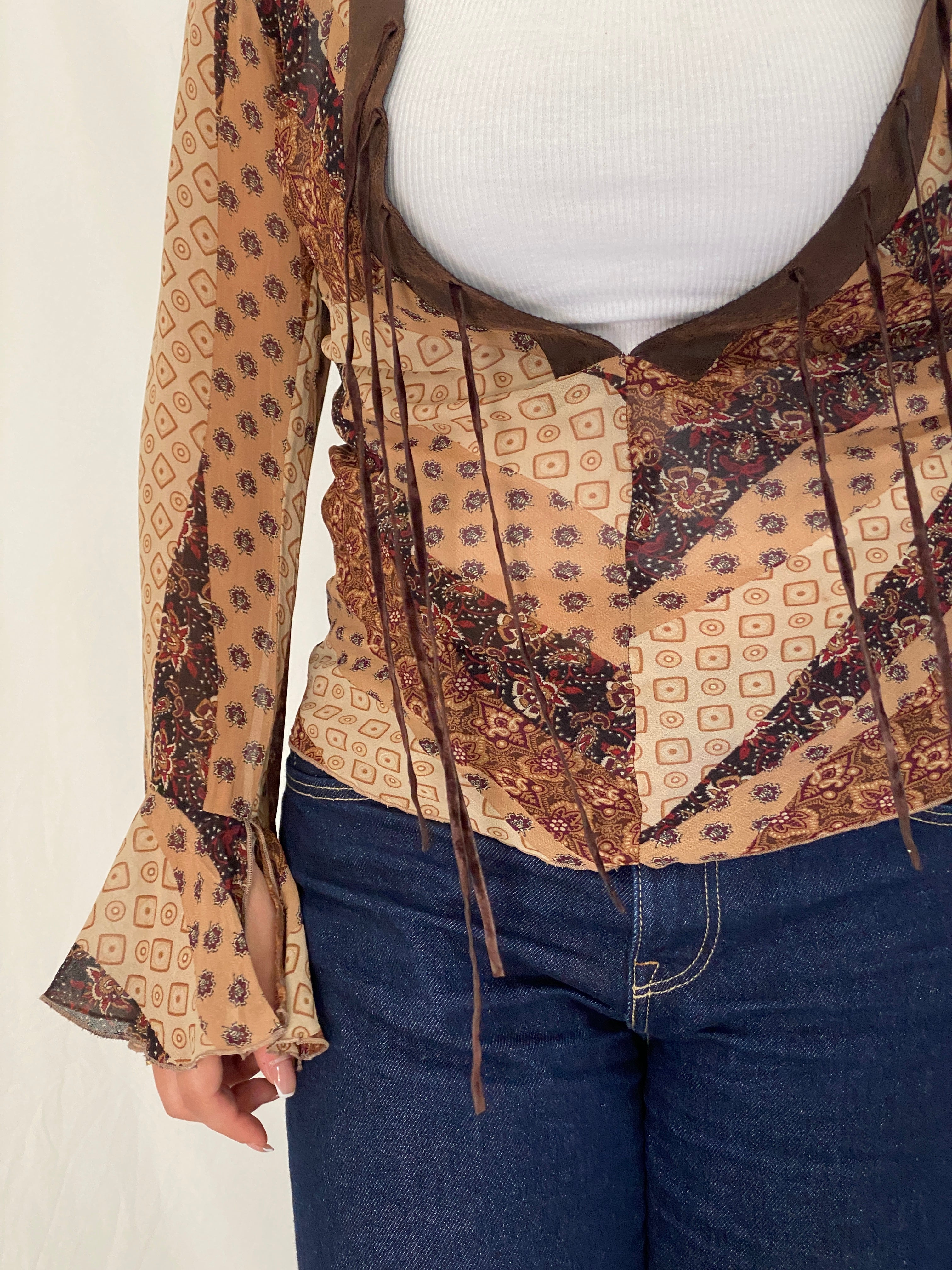 Y2K Vero Moda Brown Paisley Bell Sleeve Tie-Front Deep V-Neck Top - S