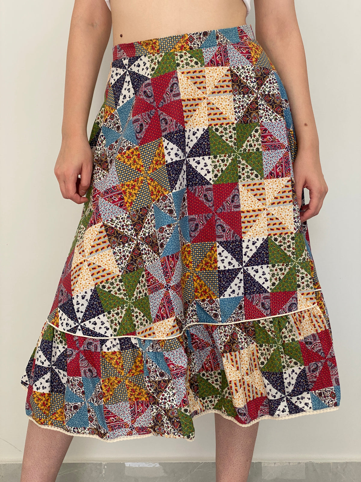 Vintage 70s-Inspired Cottagecore Patchwork Print Midi Skirt – M