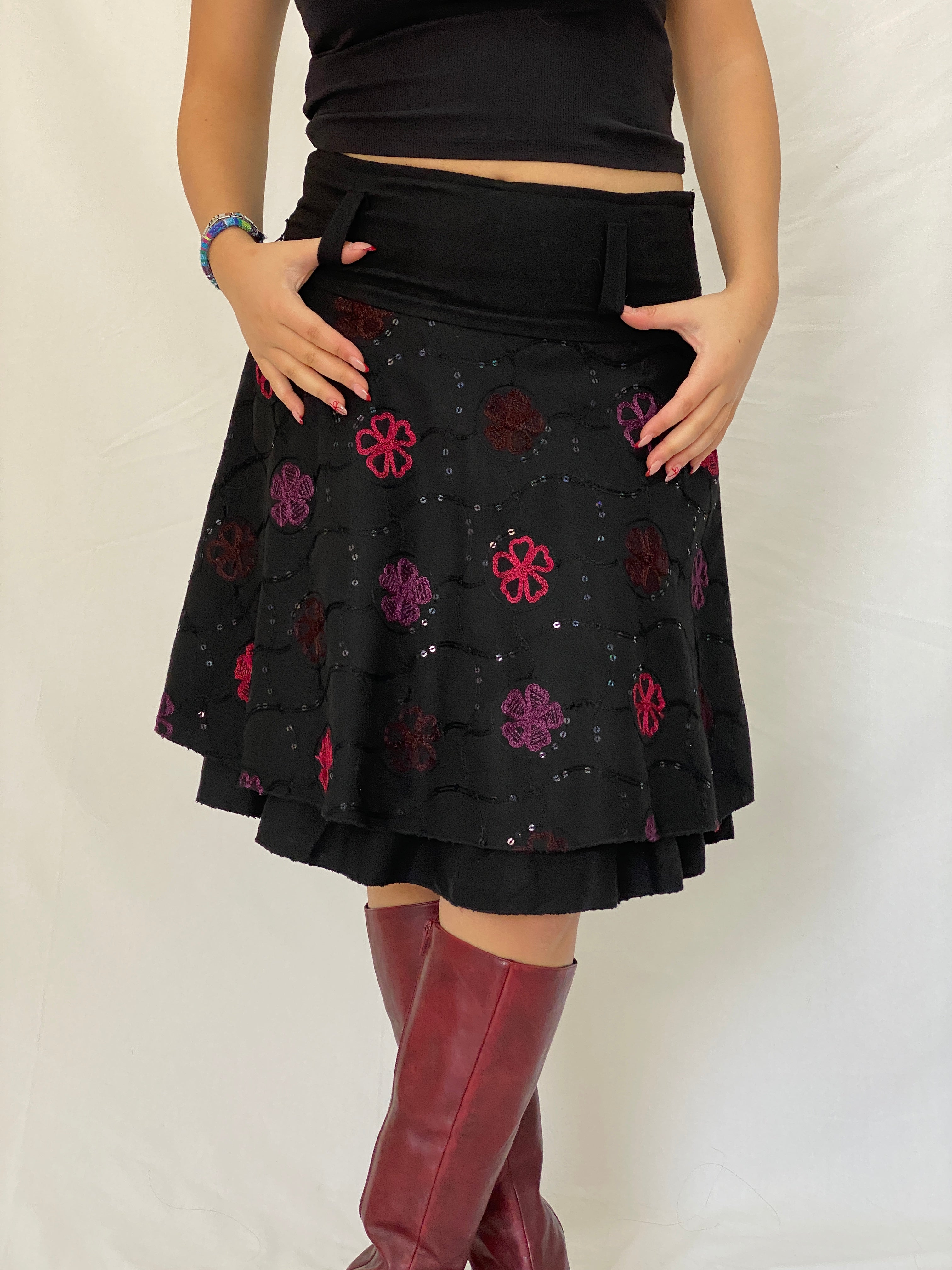 Vintage Black Embroidered Layered Short Skirt with Floral Sequin Detail – L