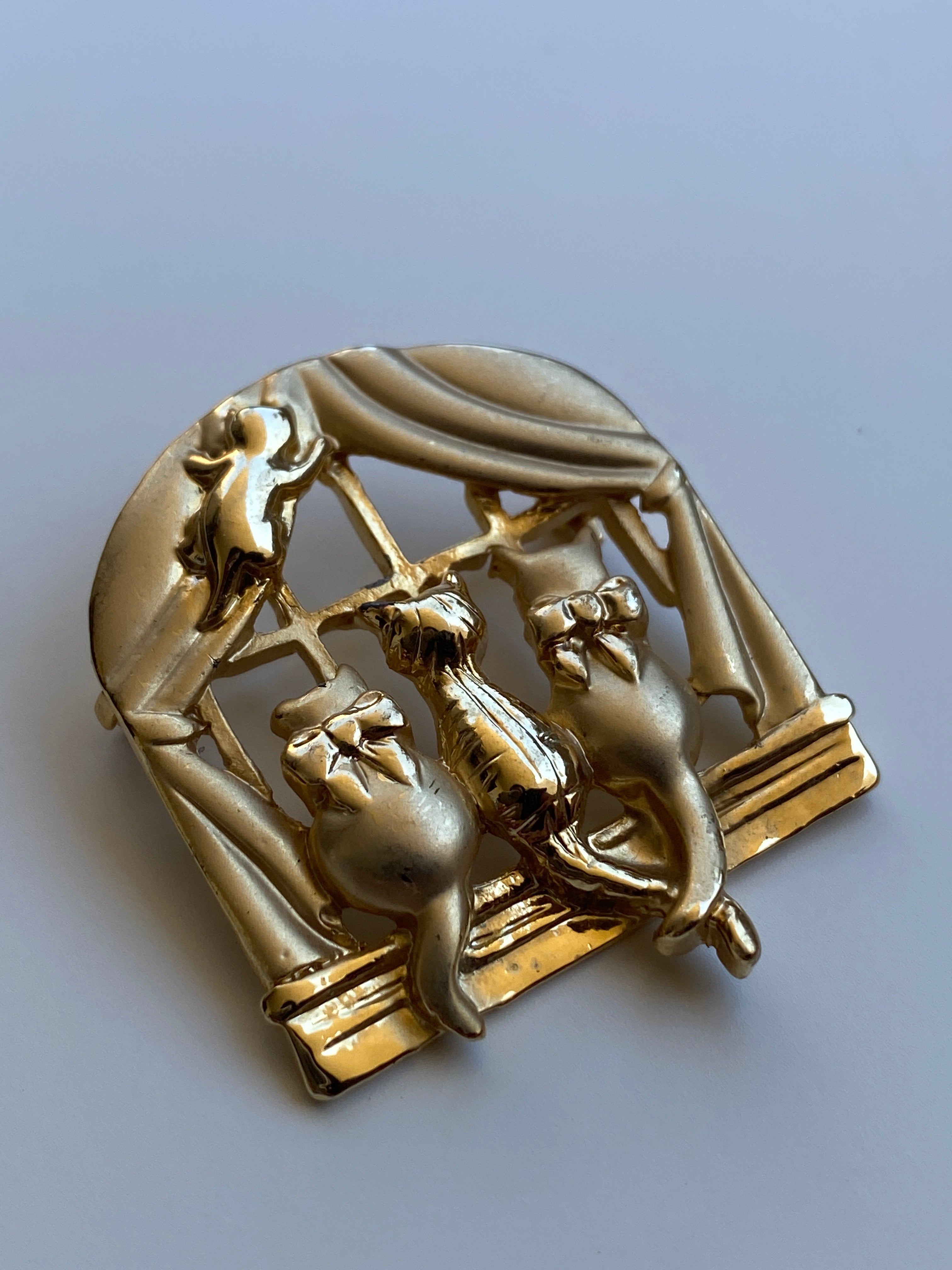 Vintage OAJC Gold-Tone Three Cats in a Window Figural Brooch