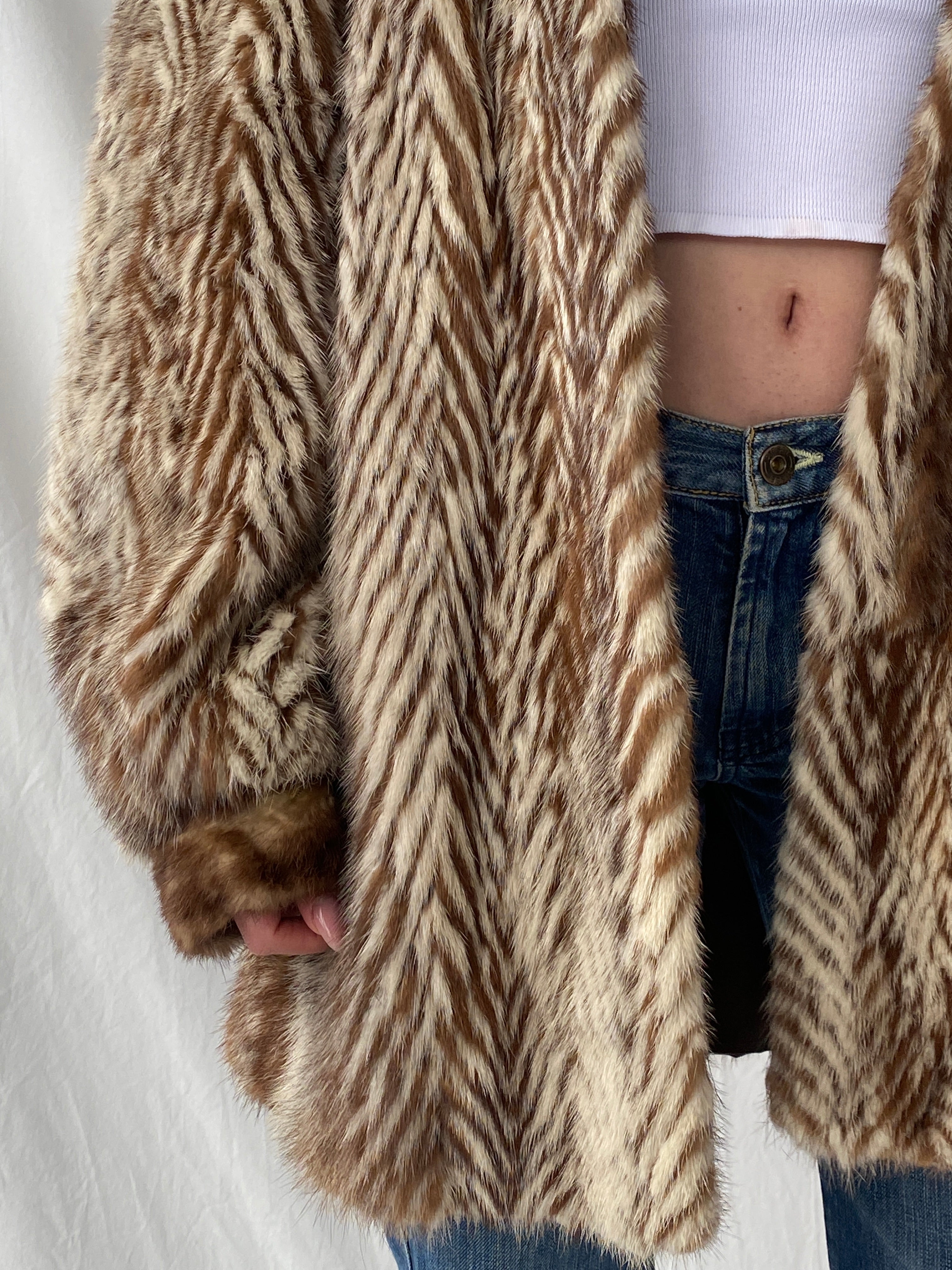 Luxurious Vintage 1980s Brown Real Mink Fur Jacket with Dyed Fur Stripes and Brown Collar - M