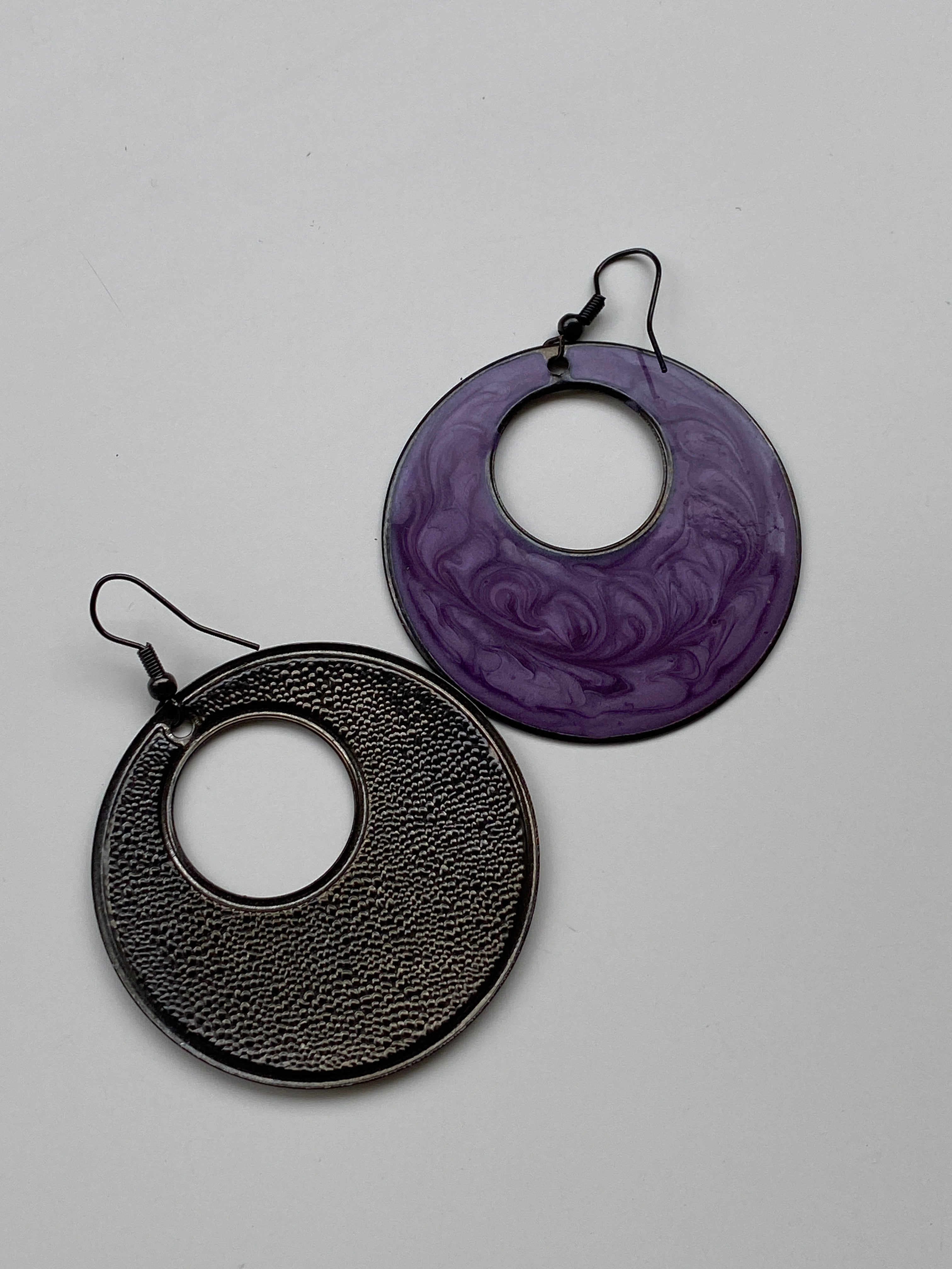Vintage 70s Style Purple Marbled Resin Hoop Earrings Mod Disc Dangles