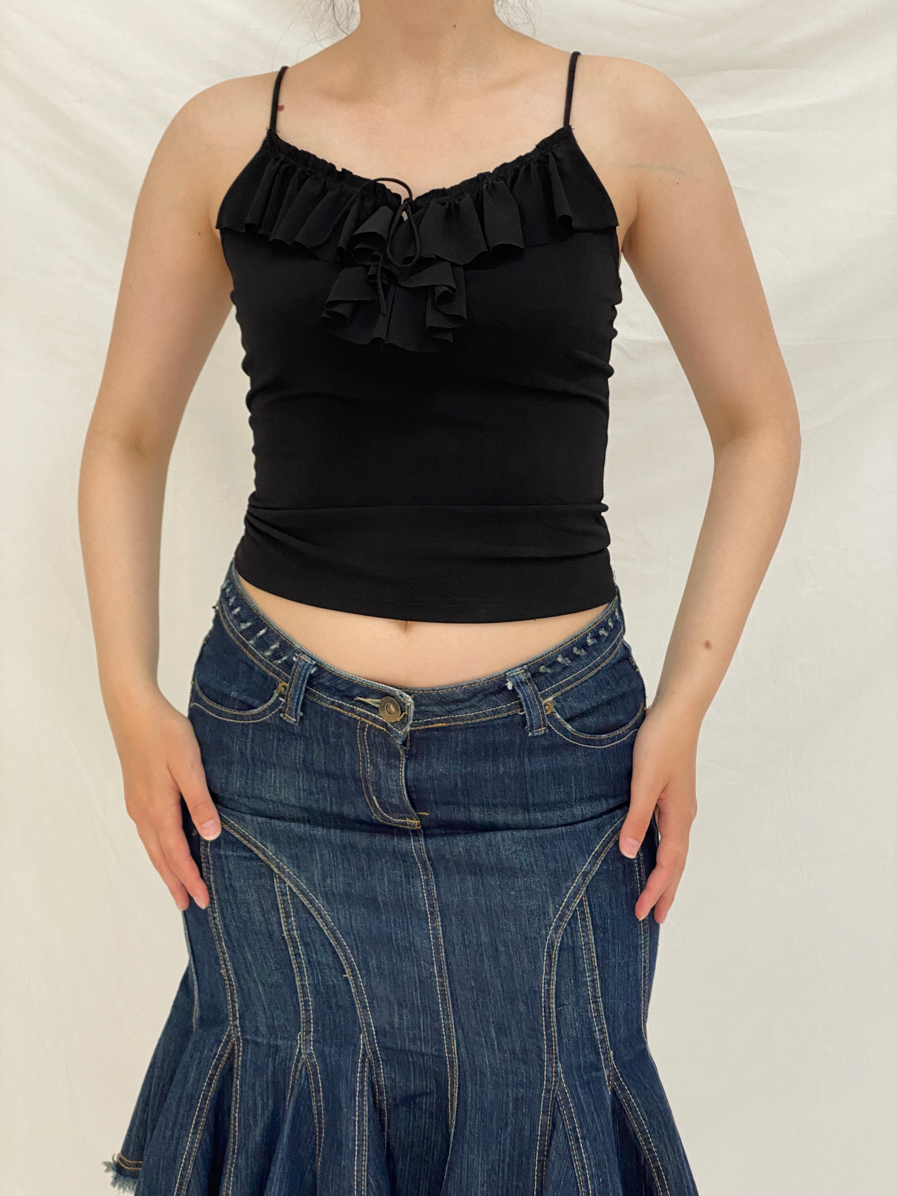Vintage Y2K Black Ruffle Cami Top Minimal Stretch Spaghetti Strap Tank - S