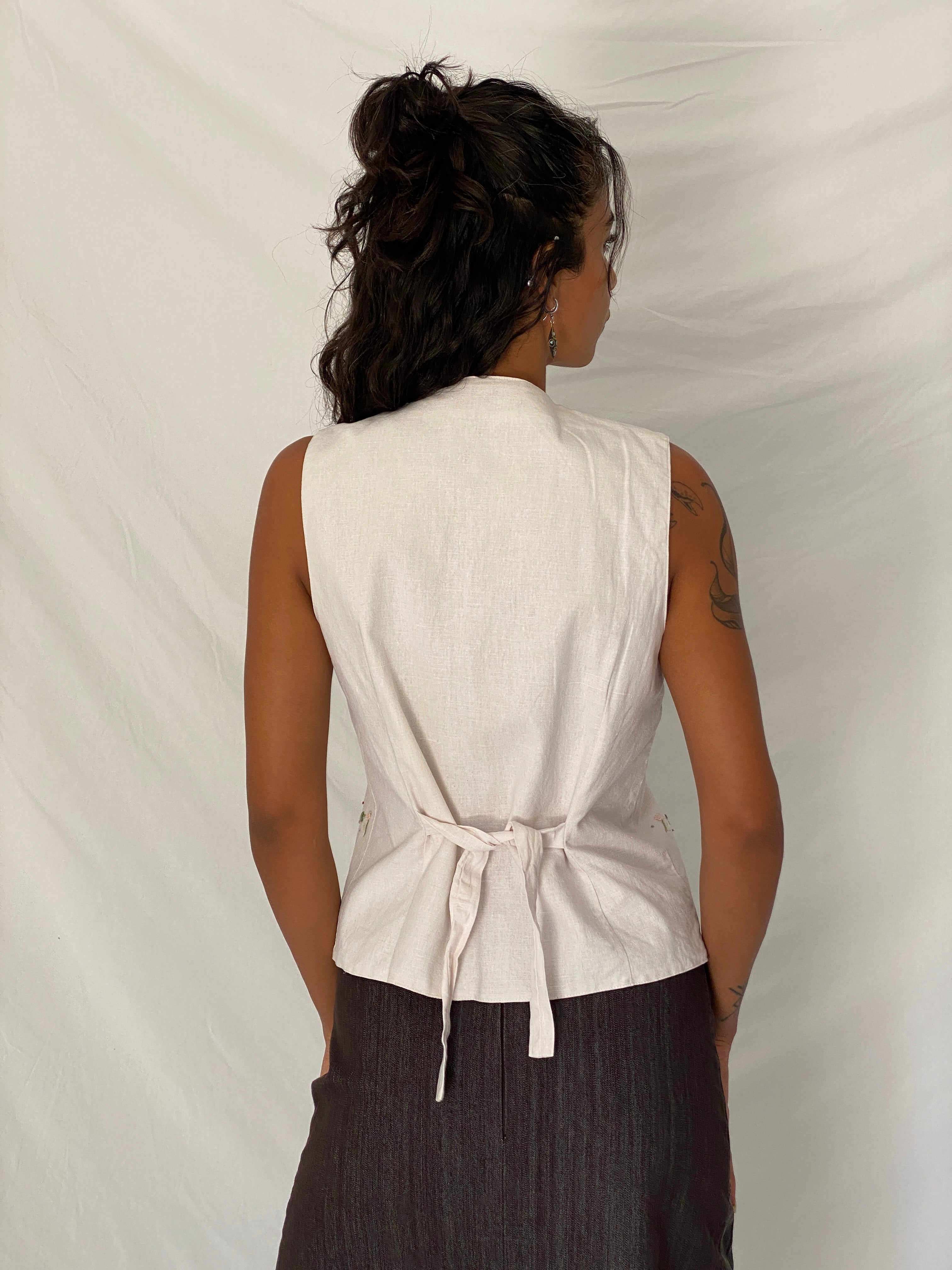 Vintage 90s Eagle’s Eye Ivory Linen Cotton Floral Embroidered Vest – S