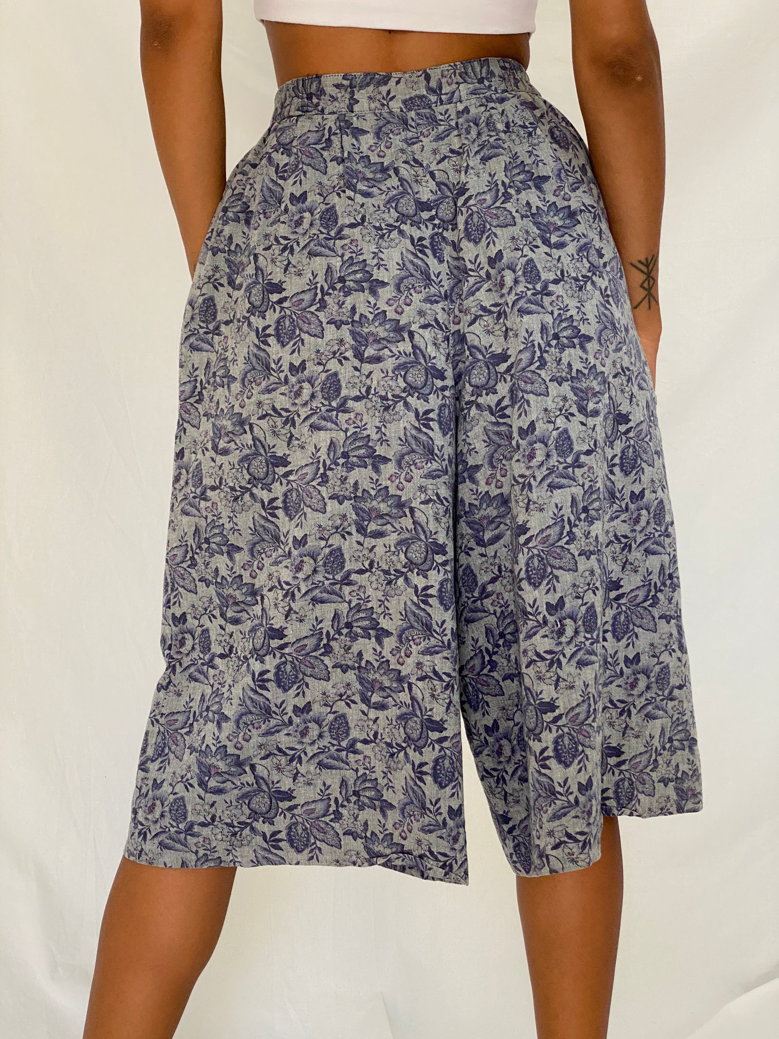 Vintage 90s Toa Lady’s Tokyo Grey Floral Wide Leg Culotte Pants - XS