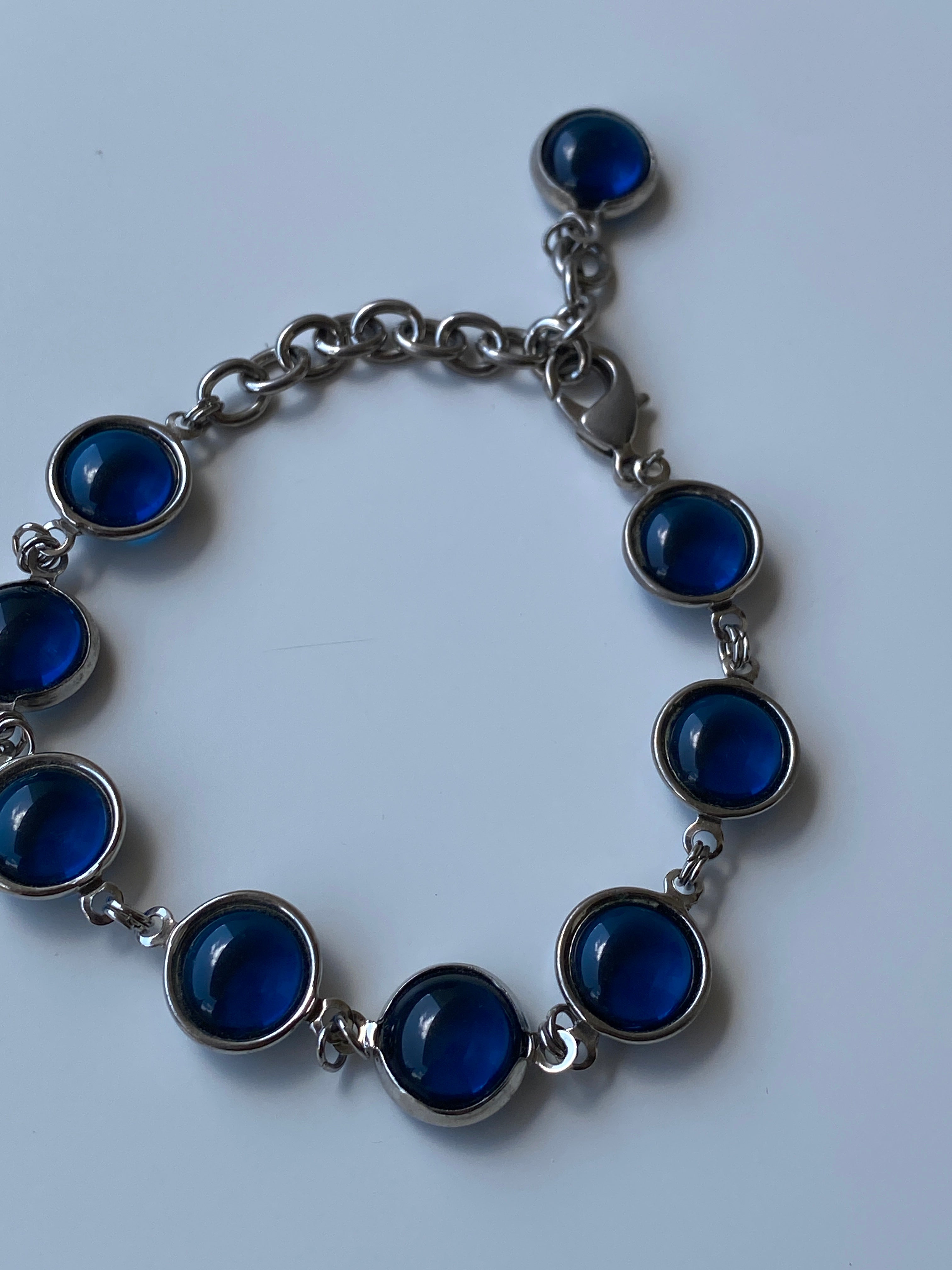 Vintage Y2K Cobalt Blue Cabochon Round Link Bracelet in Silver Tone
