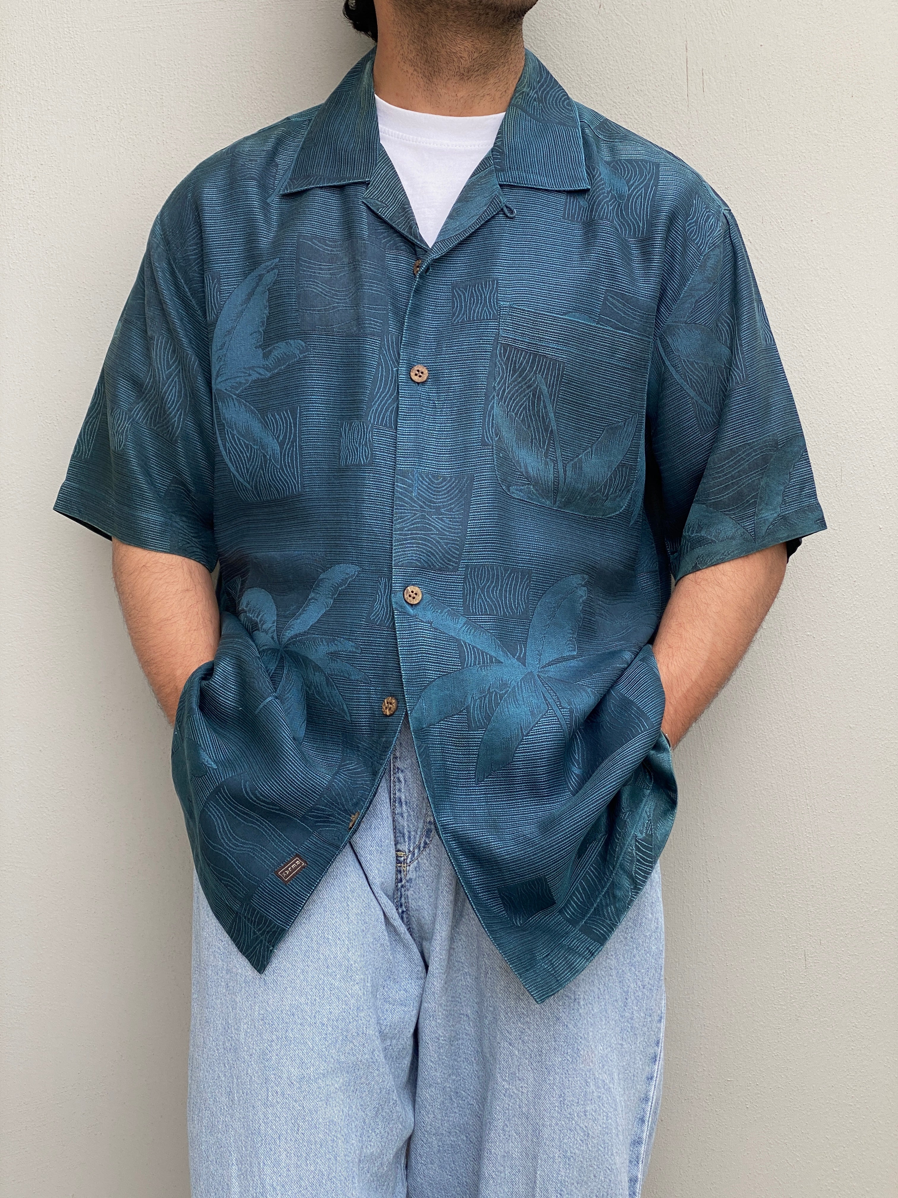 Vintage Tommy Bahama Relax Deep Navy Palm Jacquard Silk Camp Shirt – M