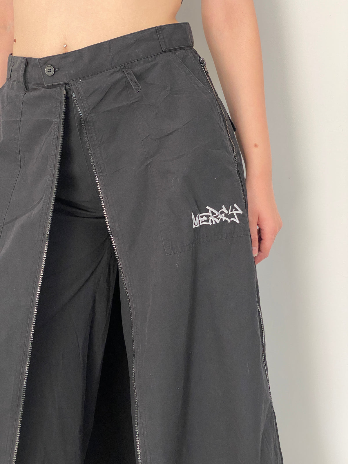 Vintage Y2K Mercy Black Wide-Leg Cargo Pants Zip-Up Skirt Overlay – M