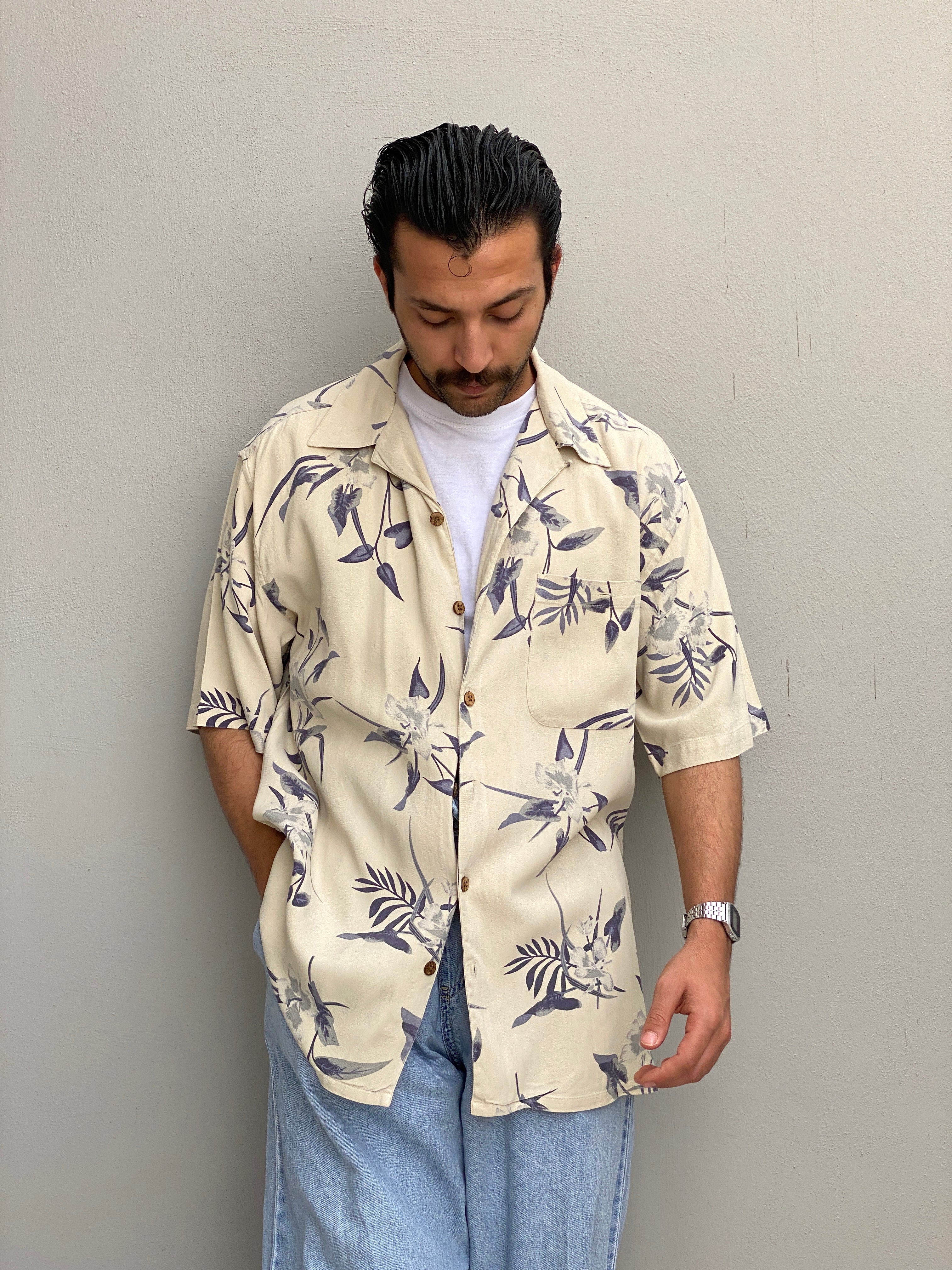 Vintage 90s Paradise Coves Cream Floral Silk Hawaiian Shirt - L