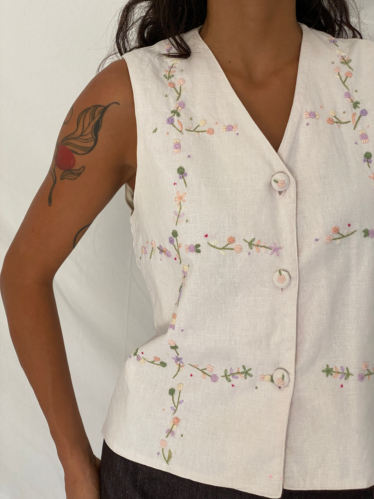Vintage 90s Eagle’s Eye Ivory Linen Cotton Floral Embroidered Vest – S
