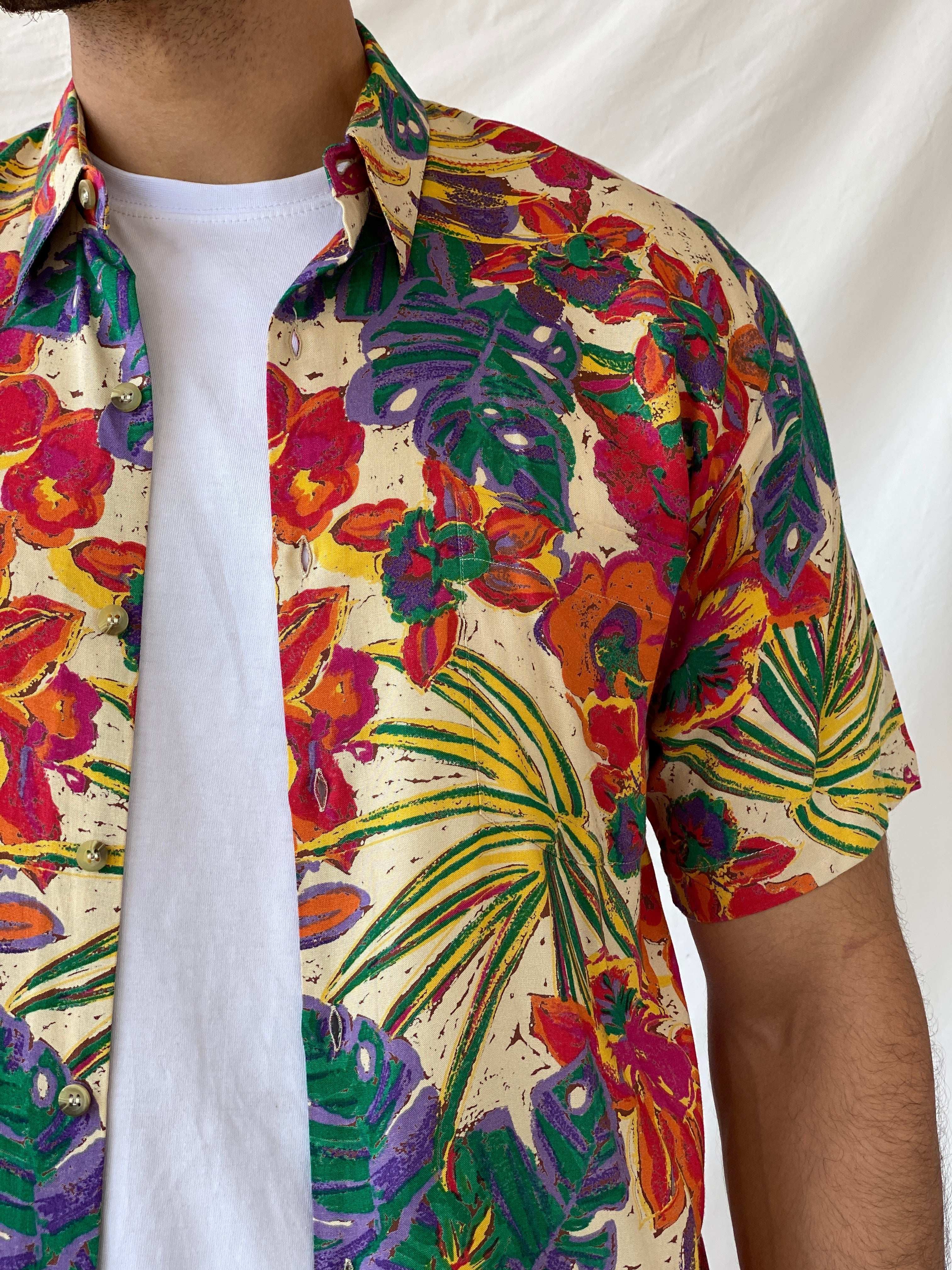 Vintage Momento Floral Hawaiian Printed Men’s Button Up Shirt - M