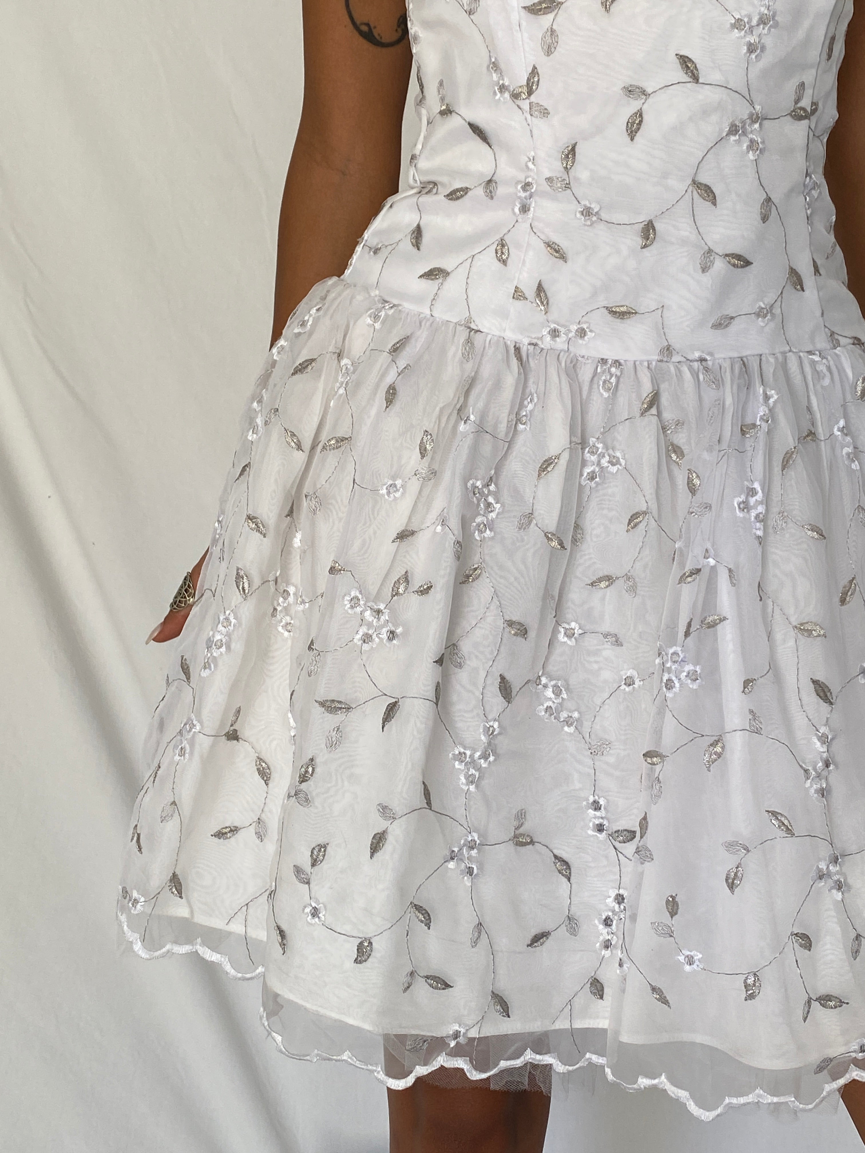 Vintage 90s Jessica McClintock for Gunne Sax White Silver Embroidered Strapless Fit & Flare Dress - S
