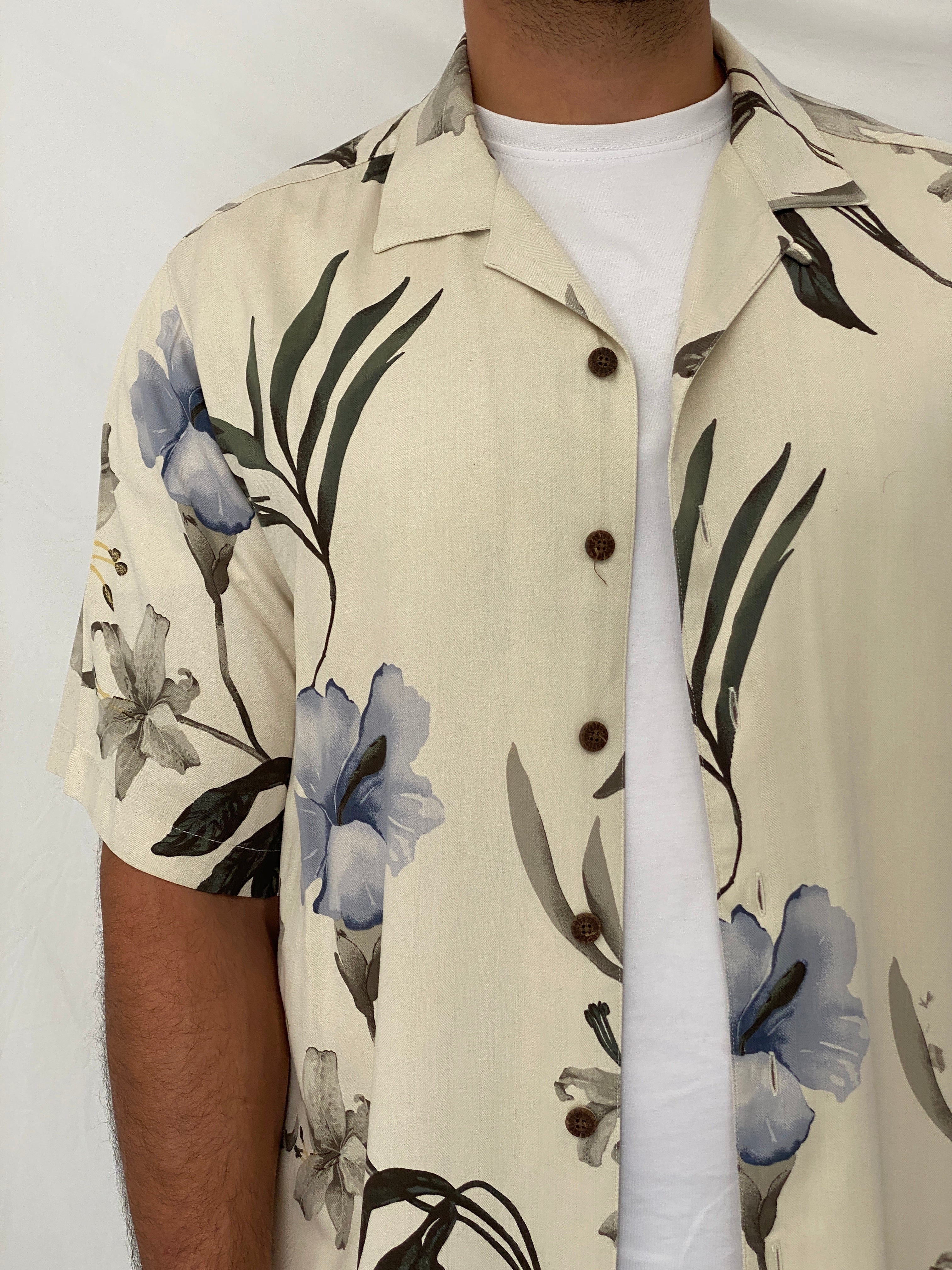 Vintage Caribbean Joe Cream Floral 100% Silk Camp Tropical Shirt - M
