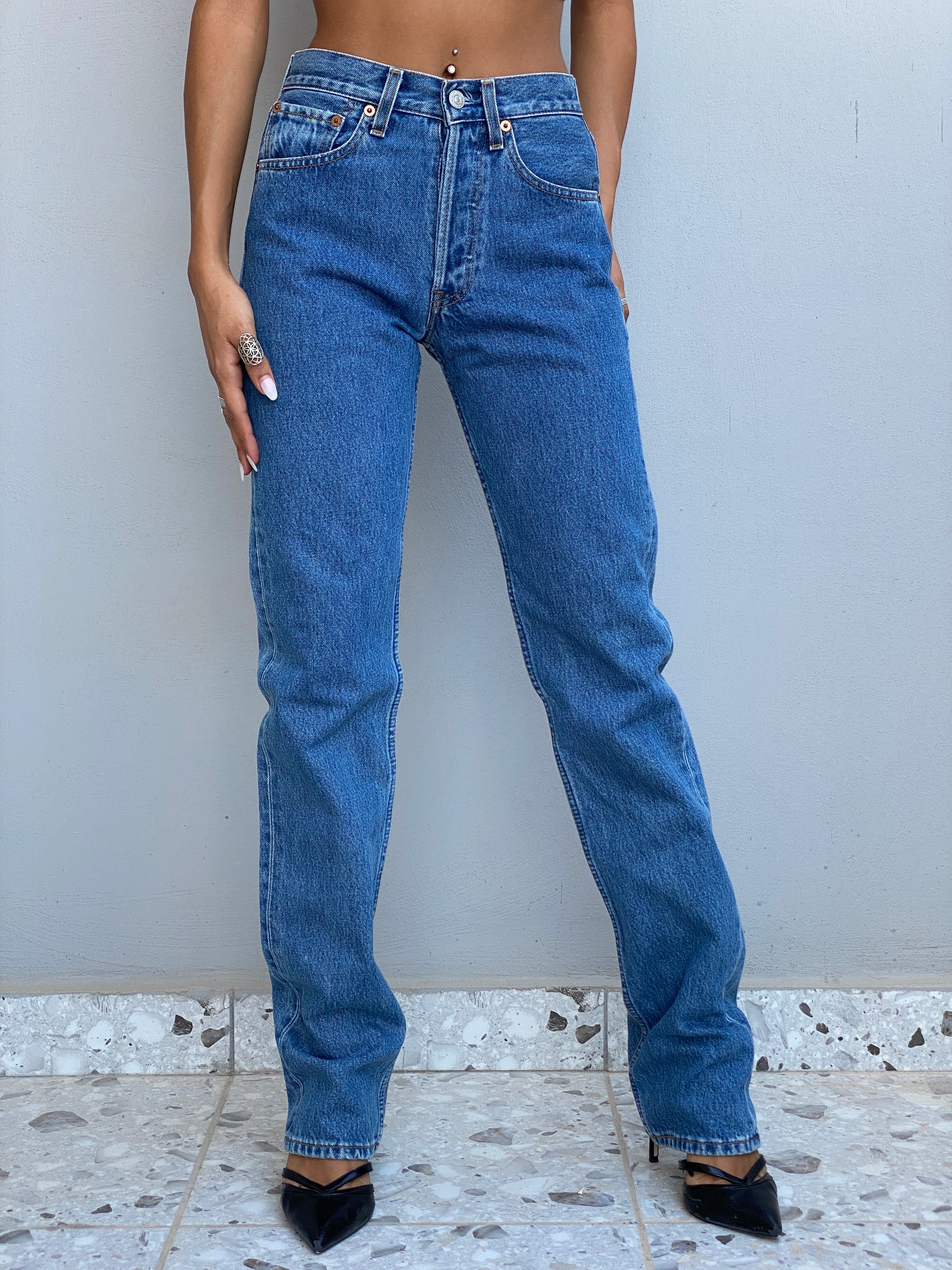 Vintage 90s Levi’s 501 Medium Wash Blue High-Rise Straight Leg Button Fly Jeans - 34EUR