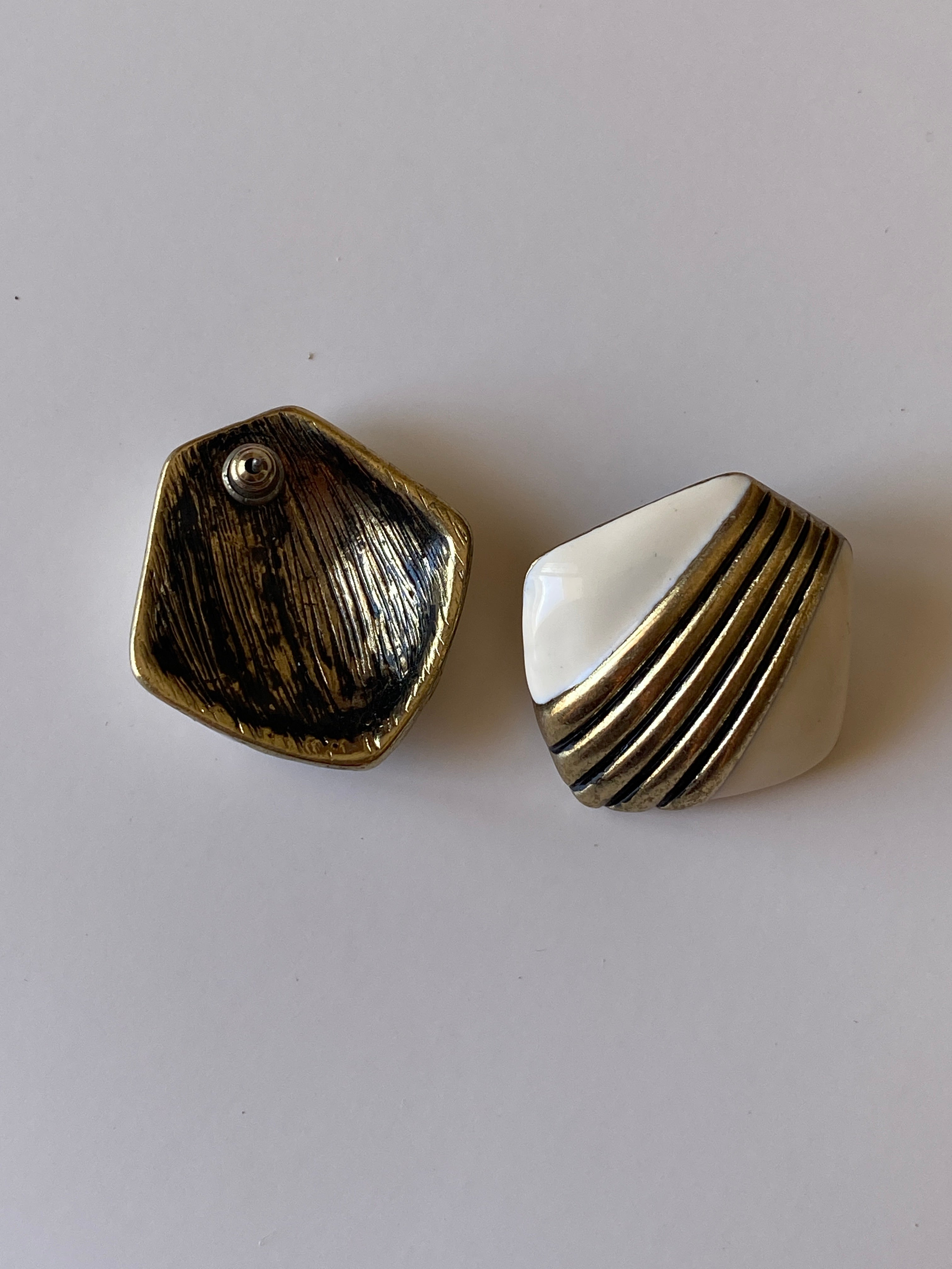 Vintage 1980s White Enamel Bronze Tone Geometric Stud Earrings