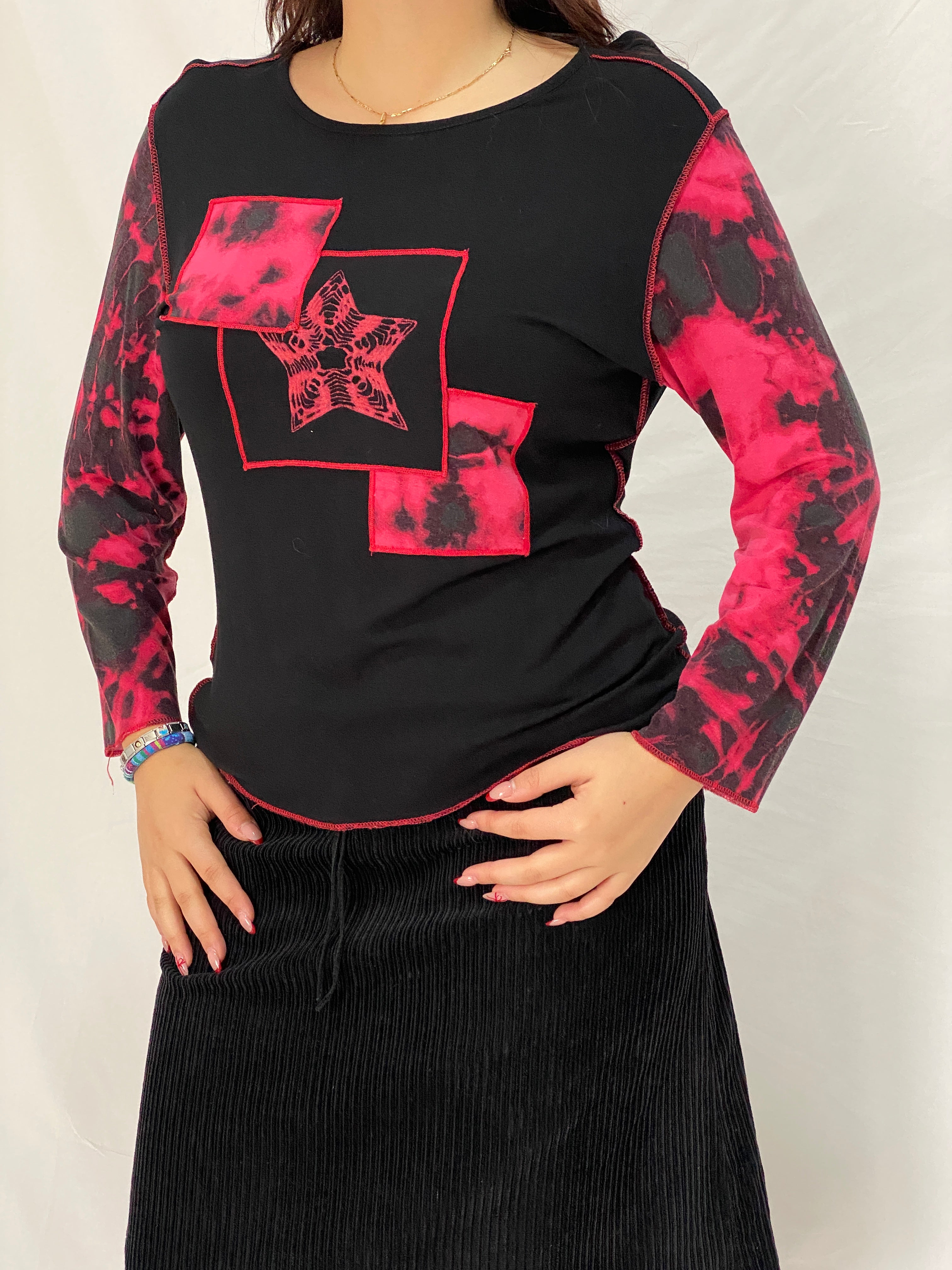 Vintage La Mode Est A Vous Black & Red Tie-Dye Star Patch Long Sleeve Top – L