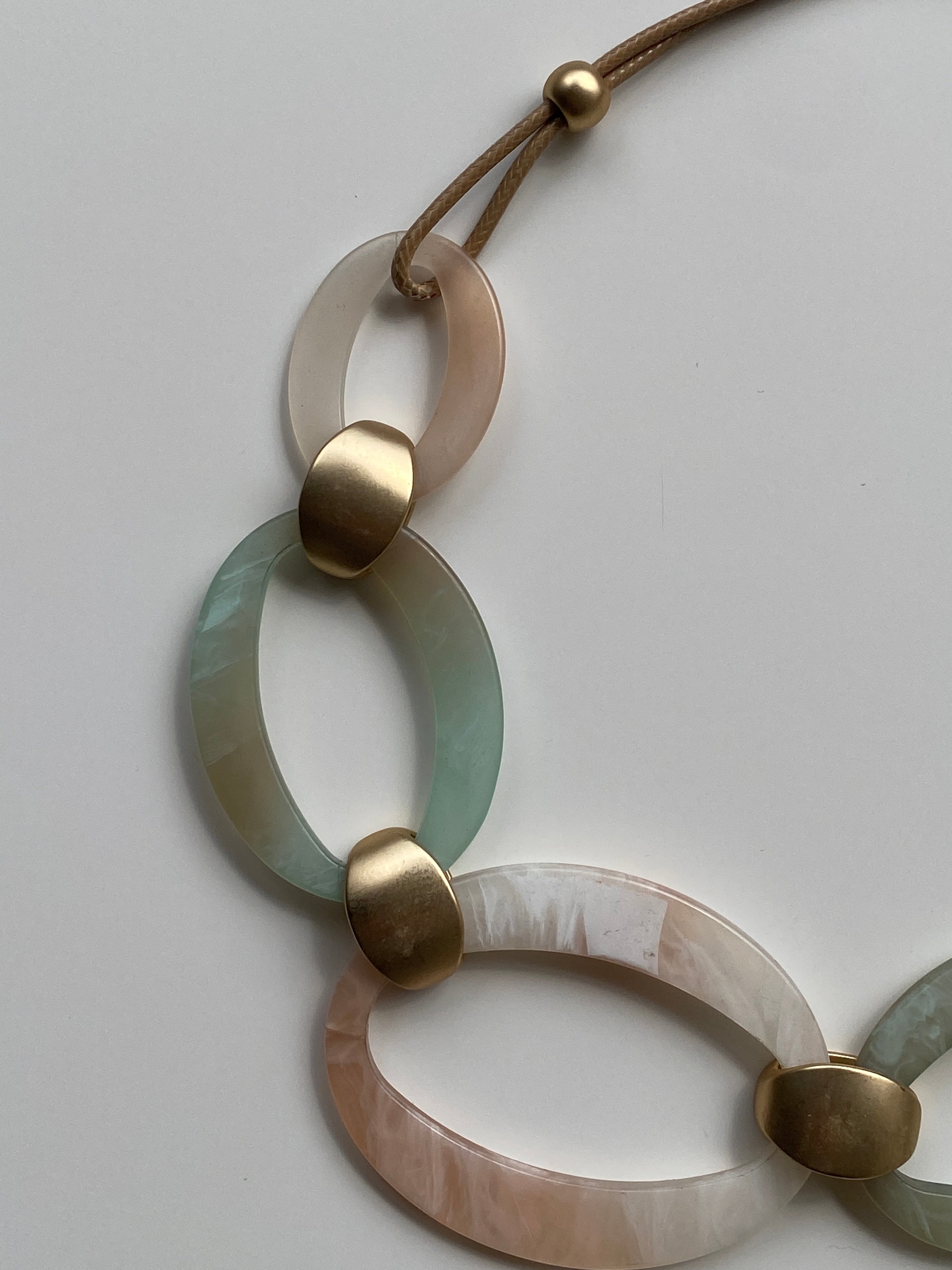 Vintage Y2K Mint & Blush Marbled Resin Oval Link Statement Necklace with Matte Gold Hardware