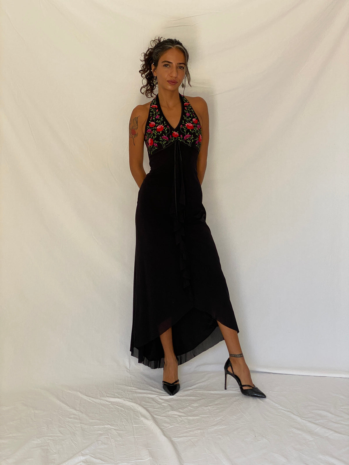 Vintage 90s De Laru by Sheila Yen Black Floral Embroidered Halter Dress – S
