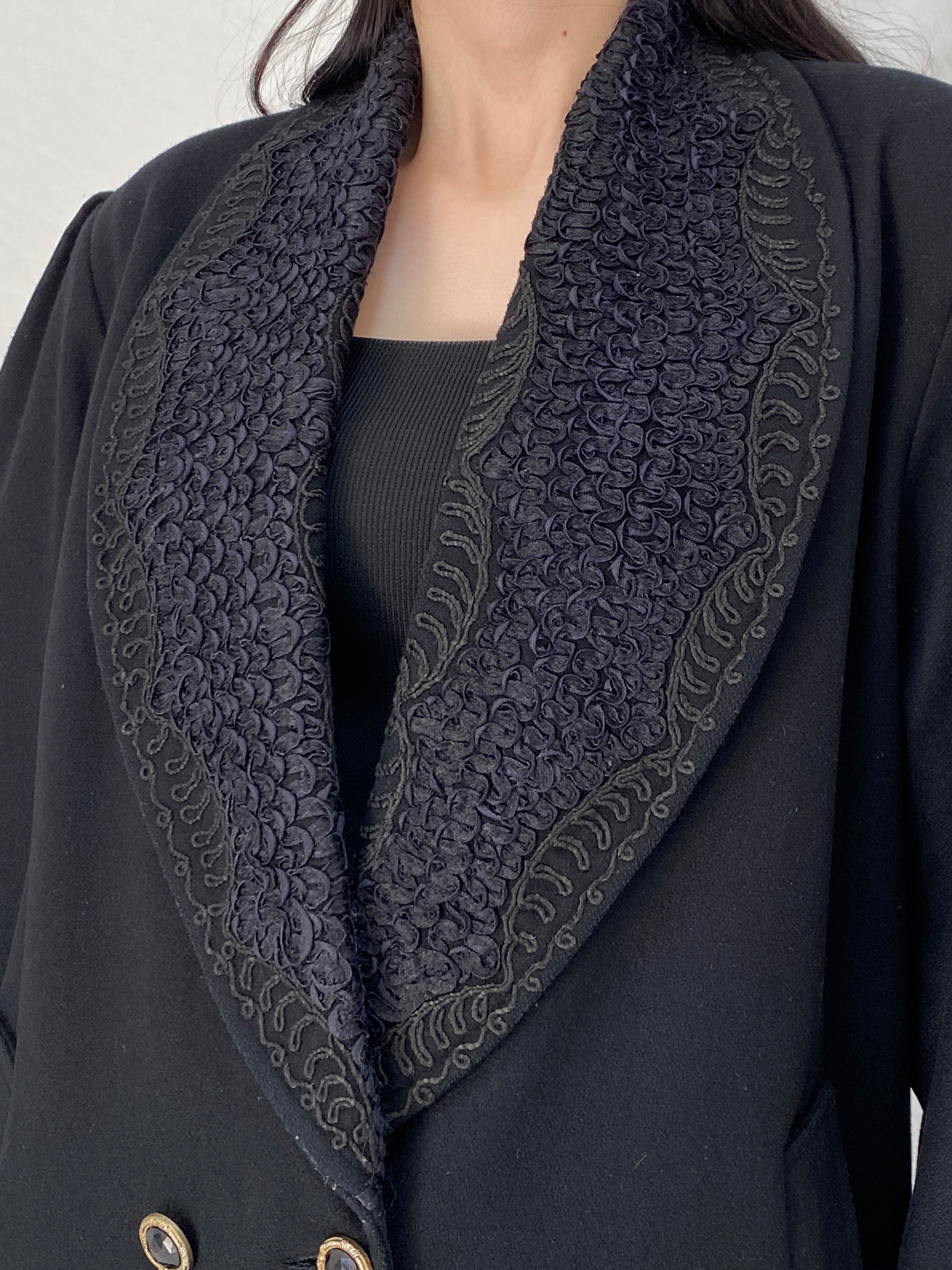 Vintage Black Embroidered Elegant Tailored Long Blazer Coat with Textured Lapel – L