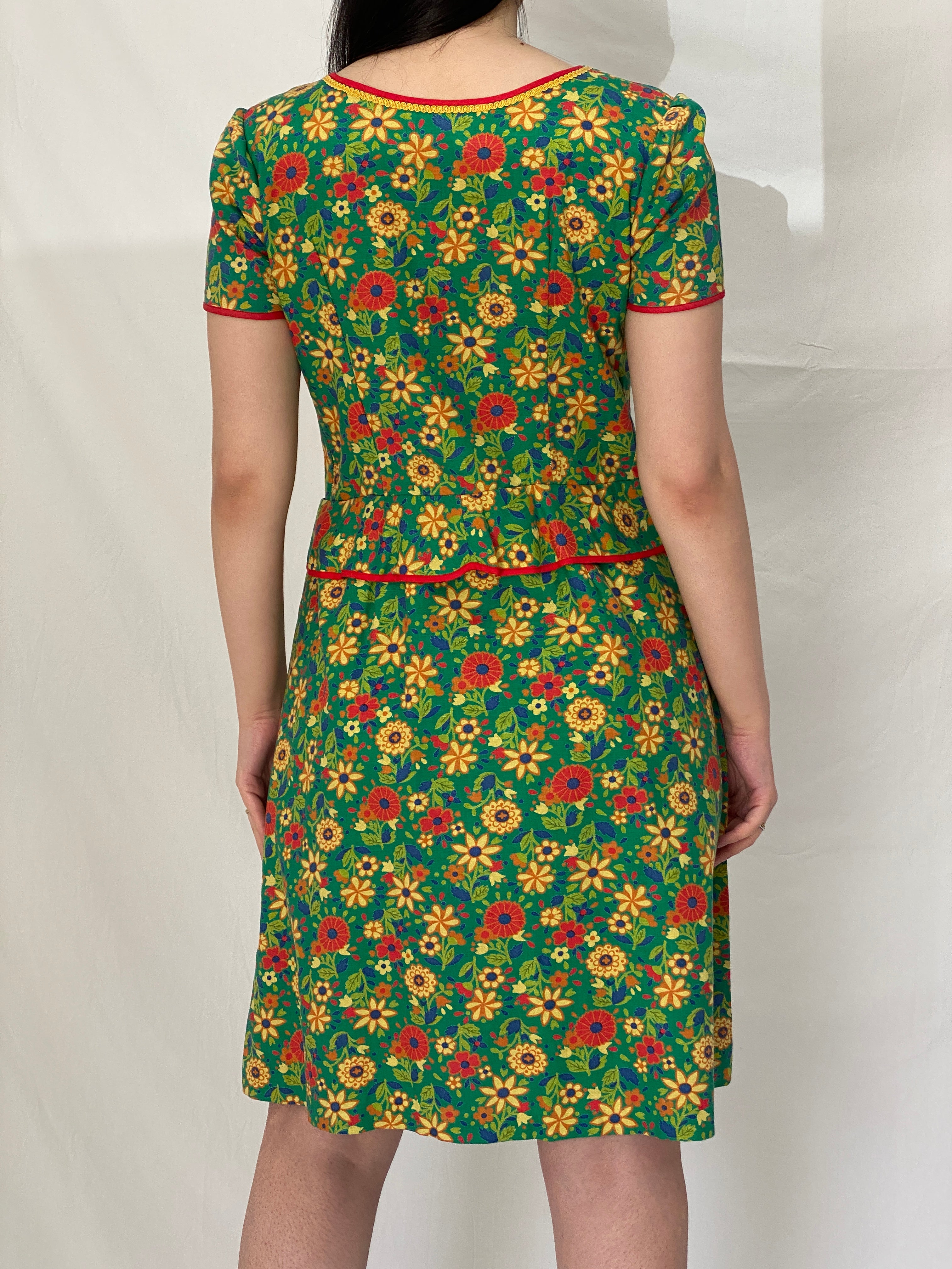 slim fit dress slacks Vintage 60s/70s Handmade Green Floral Button-Front Short Sleeve Midi D main image 1