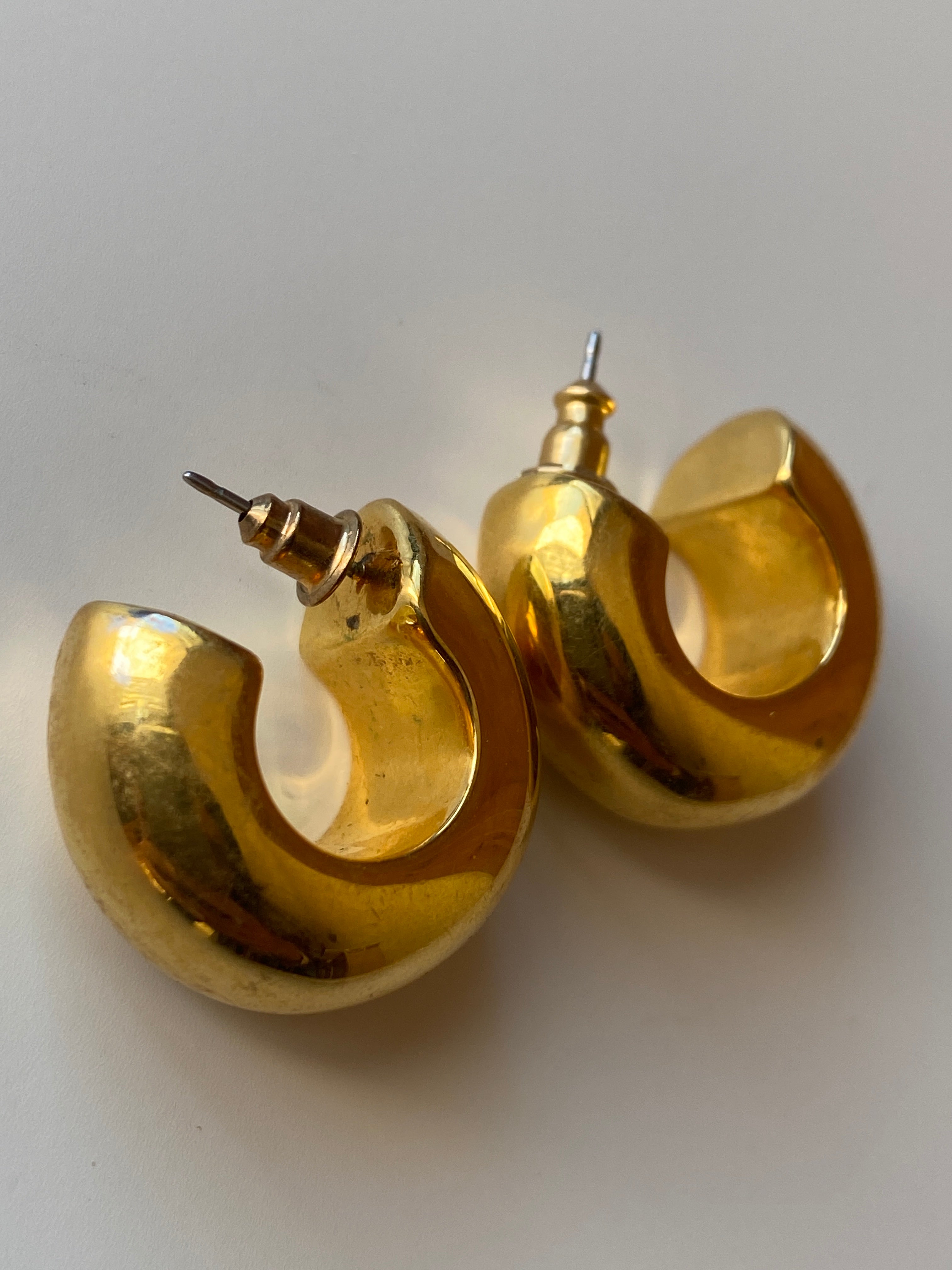 Vintage Chunky Gold-Tone Hoop Earrings Bold 90s Statement Hoops