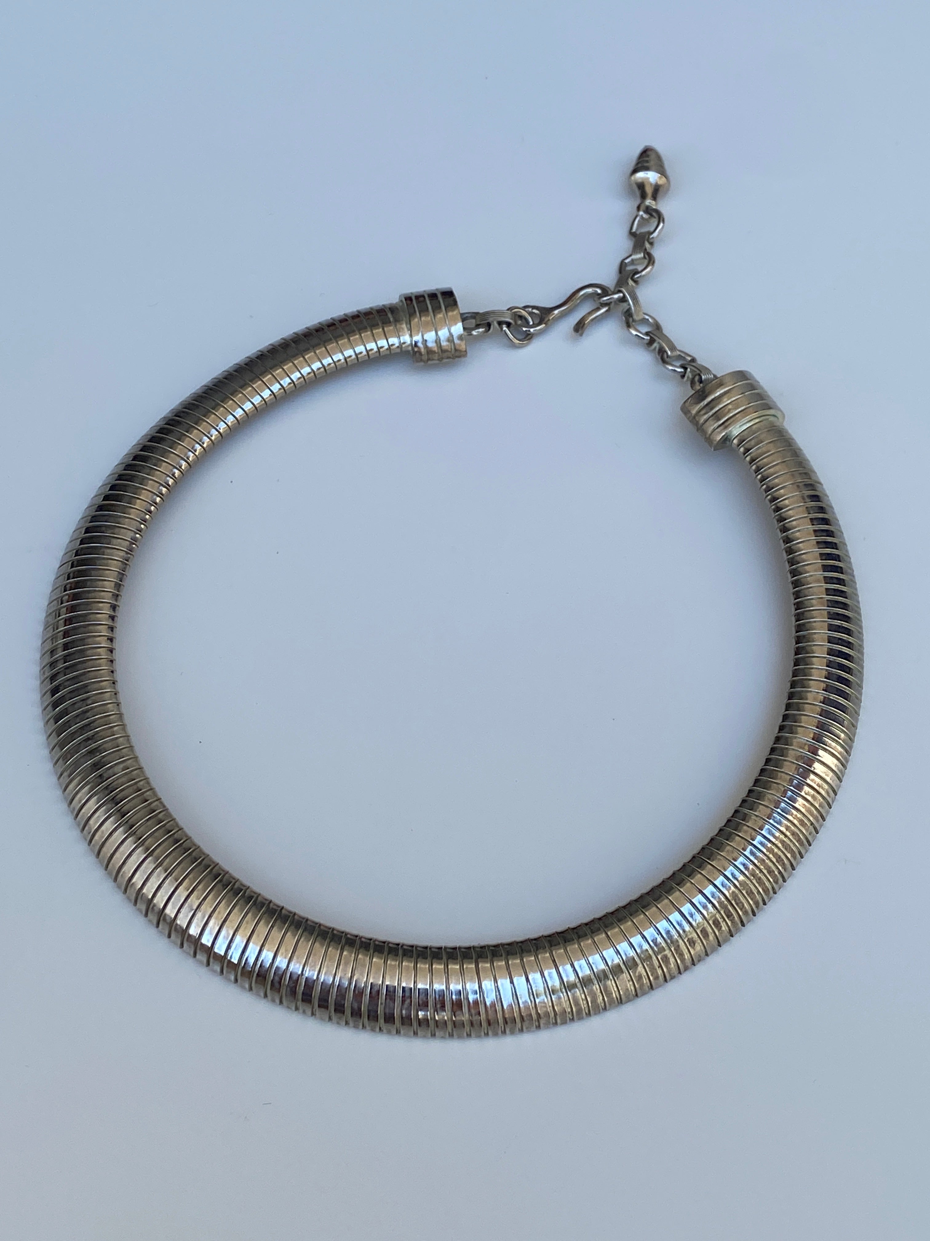 Vintage 1990s Silver-Tone Omega Ribbed Collar Choker Necklace