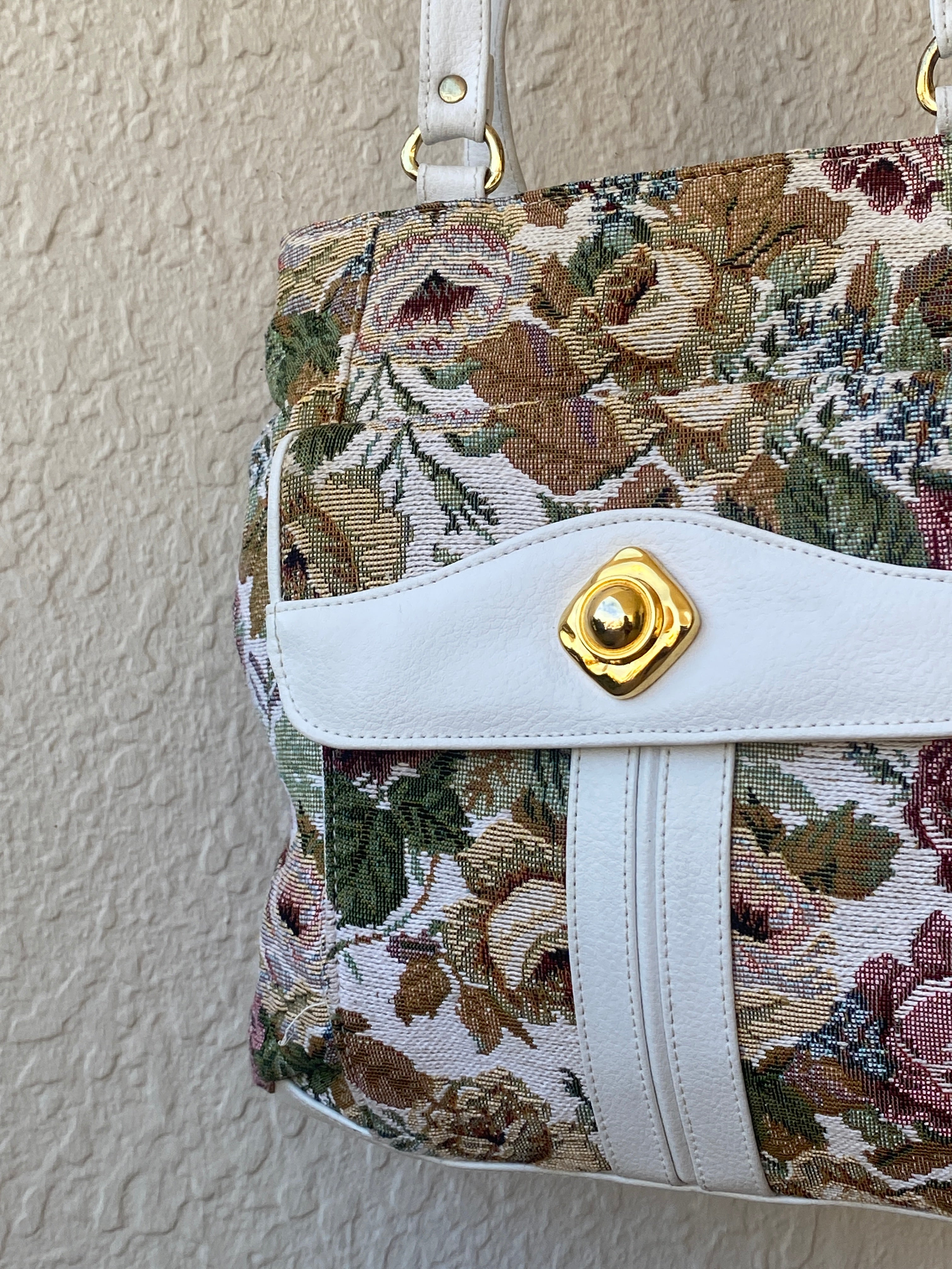 Vintage Floral Tapestry White Faux Leather Trim & Gold-Tone Clasp Coquette Shoulder Bag