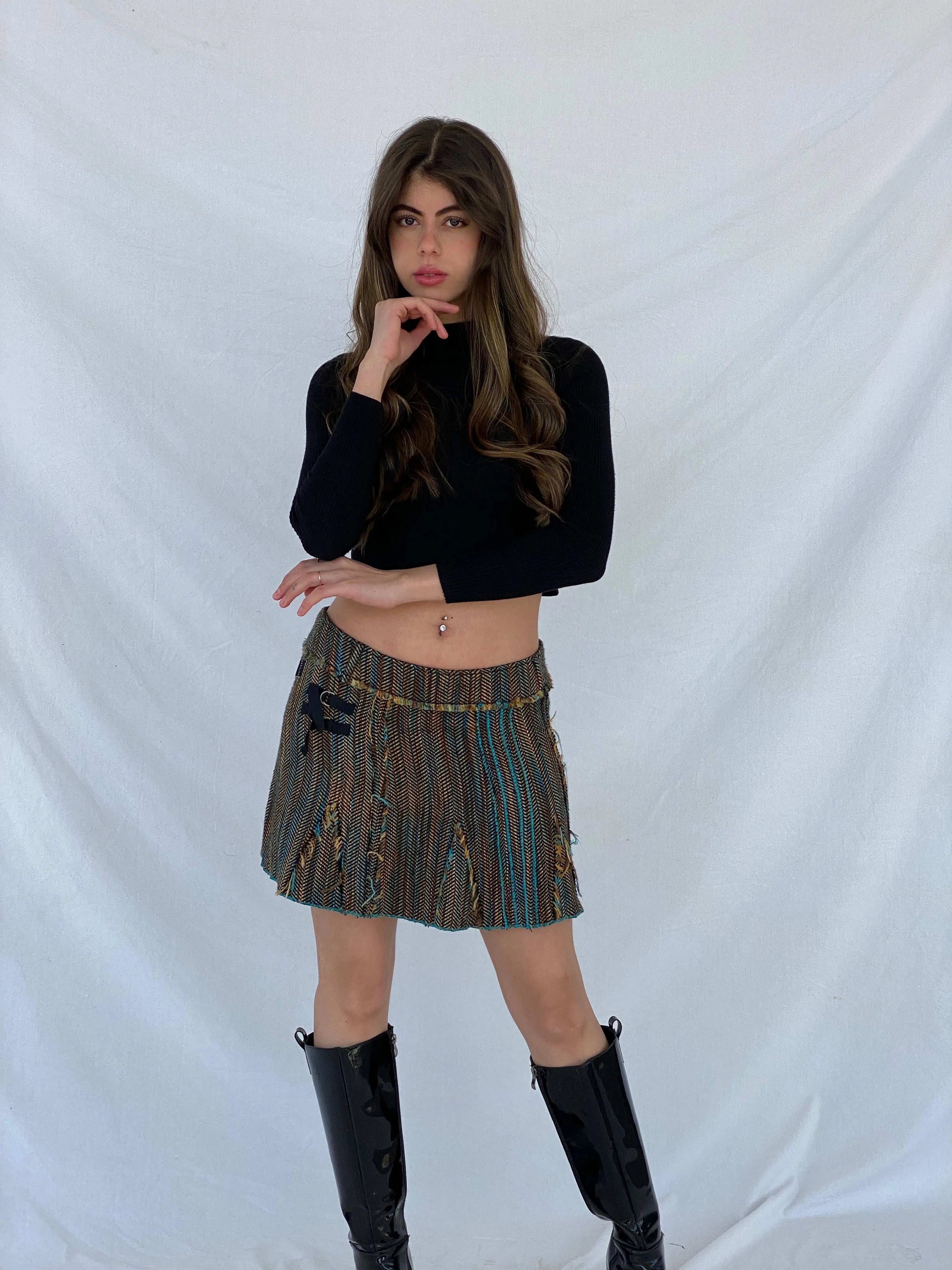 Beautiful Vintage 90s/Y2K Watcher Tweed Mini Skirt - Balagan Vintage Mini Skirt 00s, 90s, mini skirt, Mira