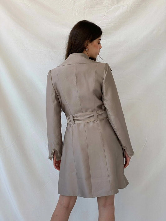 Elegant Amanda Wakeley Silk Trench Coat - M - Balagan Vintage Coat 00s, coat, consignment, Mira, rare find, rare vintage, Sadouf, silk, vintage coat, winter