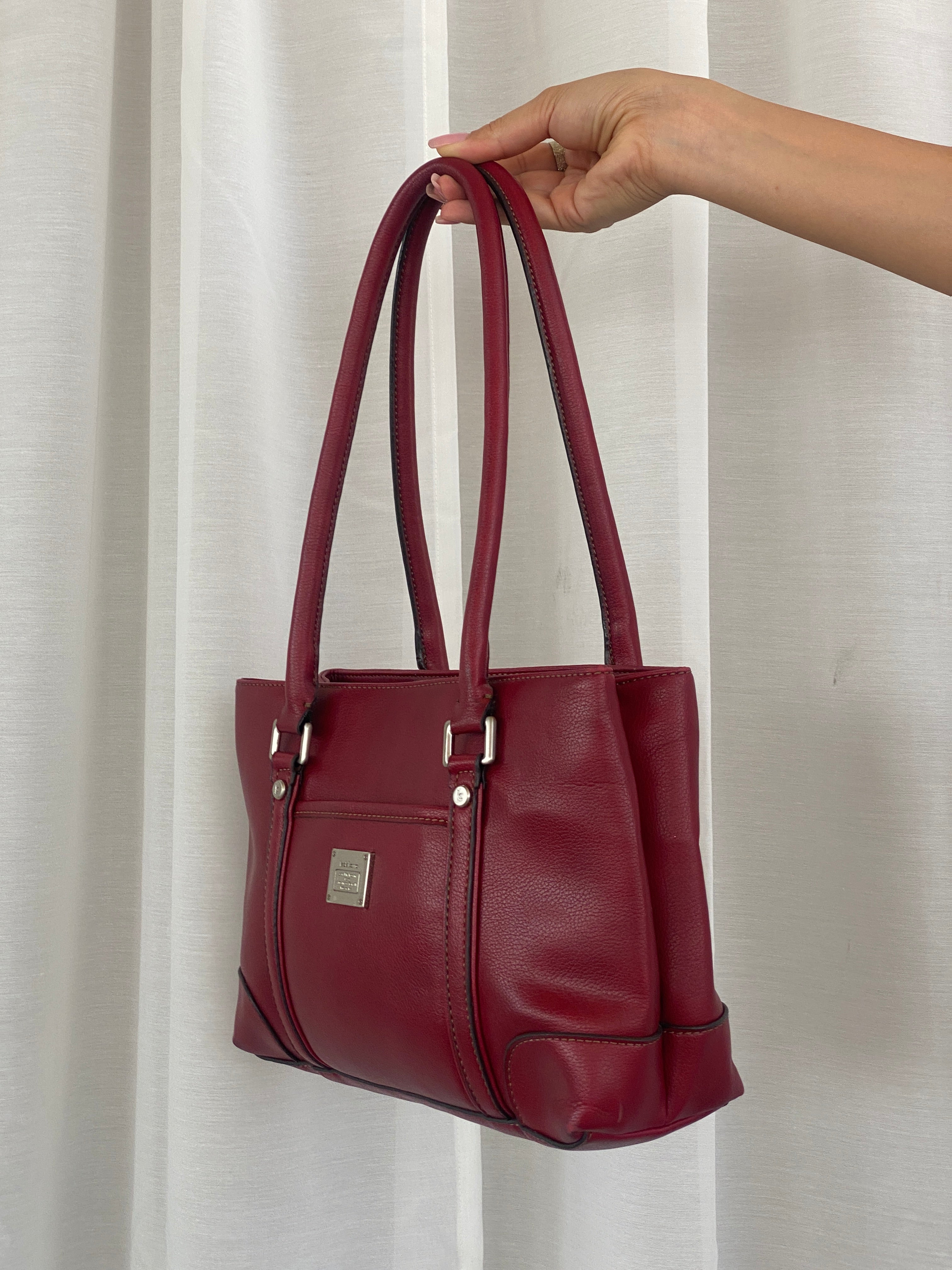 Gorgeous Liz Claiborne Purse Women’s Red Shoulder Bag - Balagan Vintage Handbags 00s, 90s, bag, red leather, shoulder bag, Y2K
