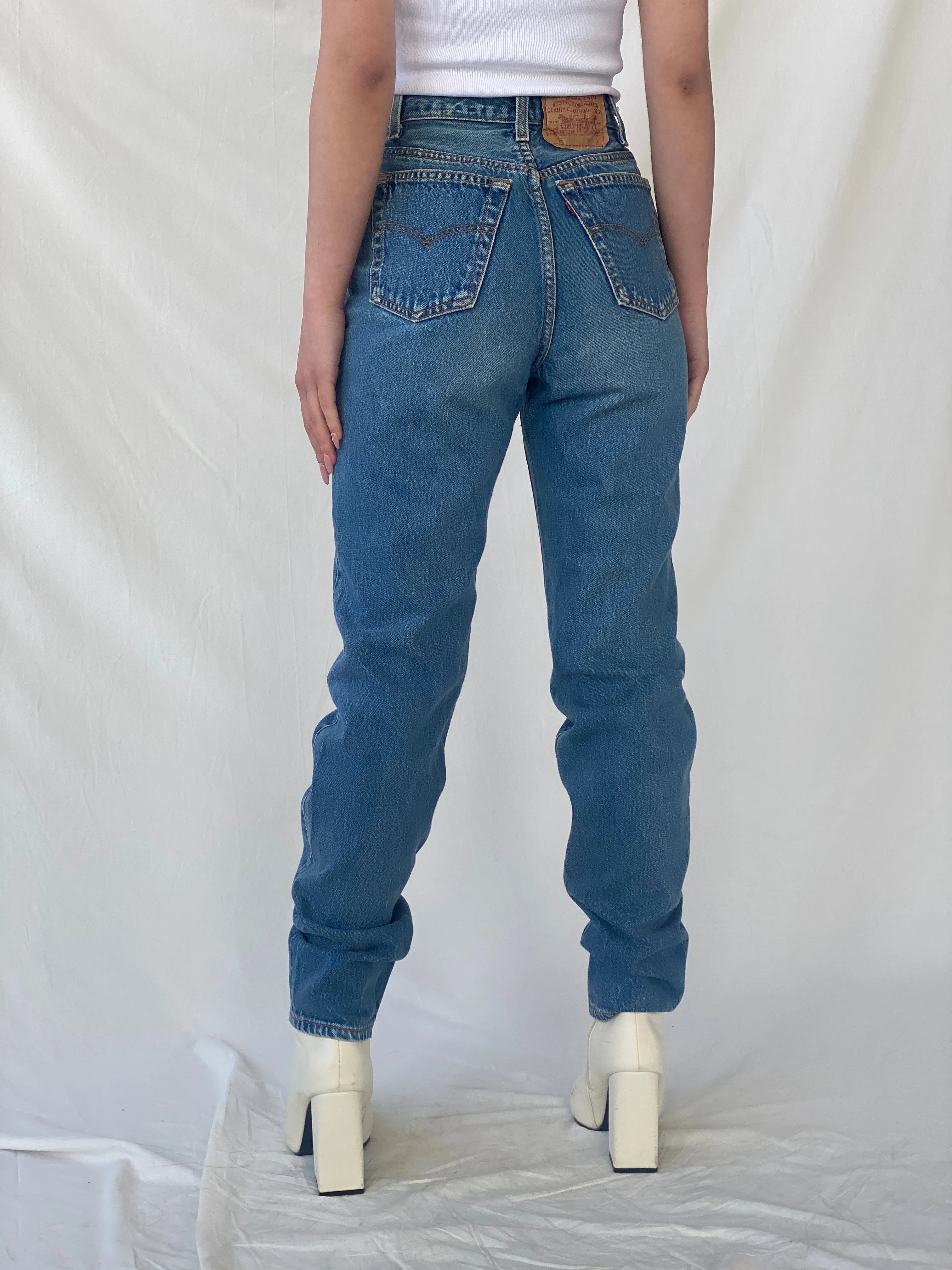 Levi’s High Rise Women’s Straight Cut Jeans - 32EUR - Balagan Vintage Jeans 90s, Christine, denim, high waisted jeans, jeans, levis, levis jeans, vintage jeans, women jeans