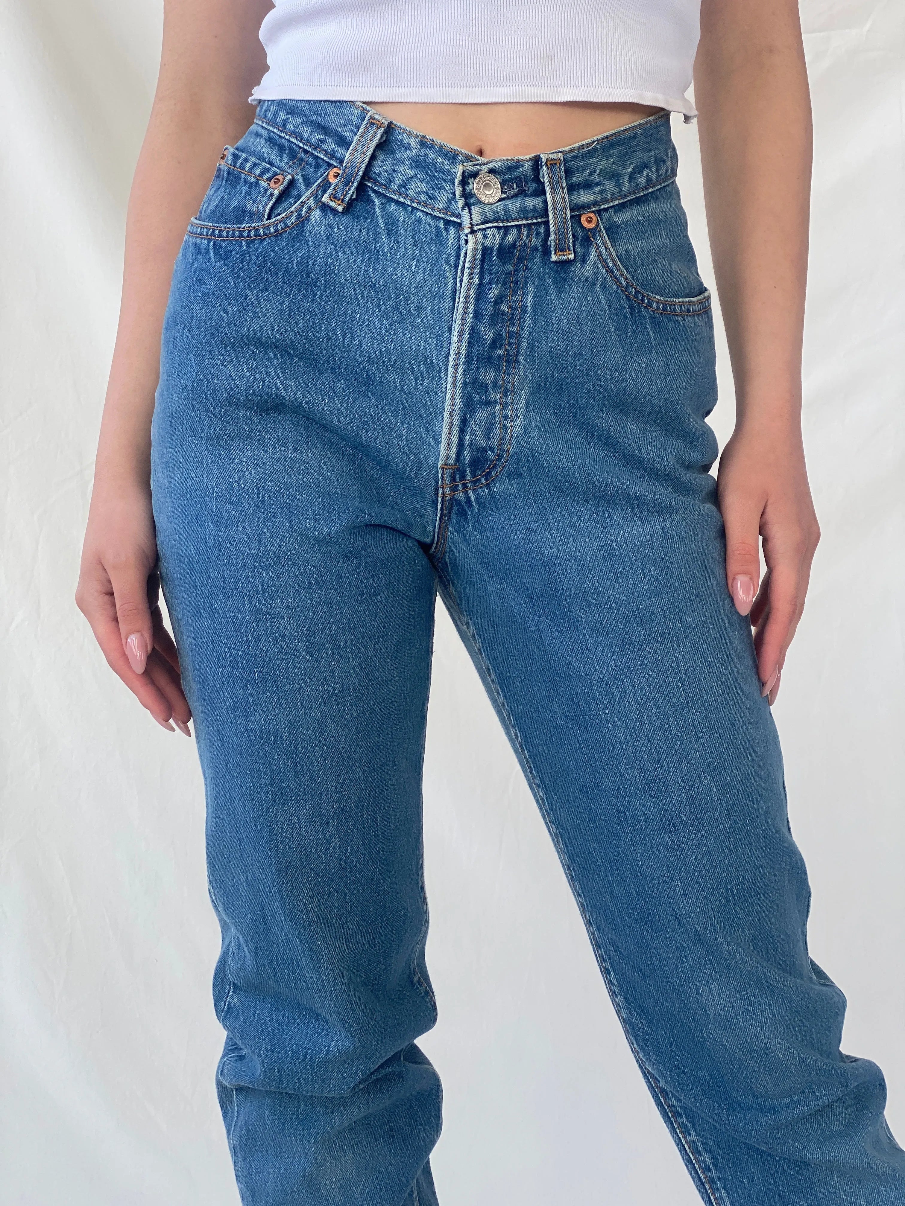 Levi’s High Rise Women’s Straight Cut Jeans - 32EUR - Balagan Vintage Jeans 90s, Christine, denim, high waisted jeans, jeans, levis, levis jeans, vintage jeans, women jeans