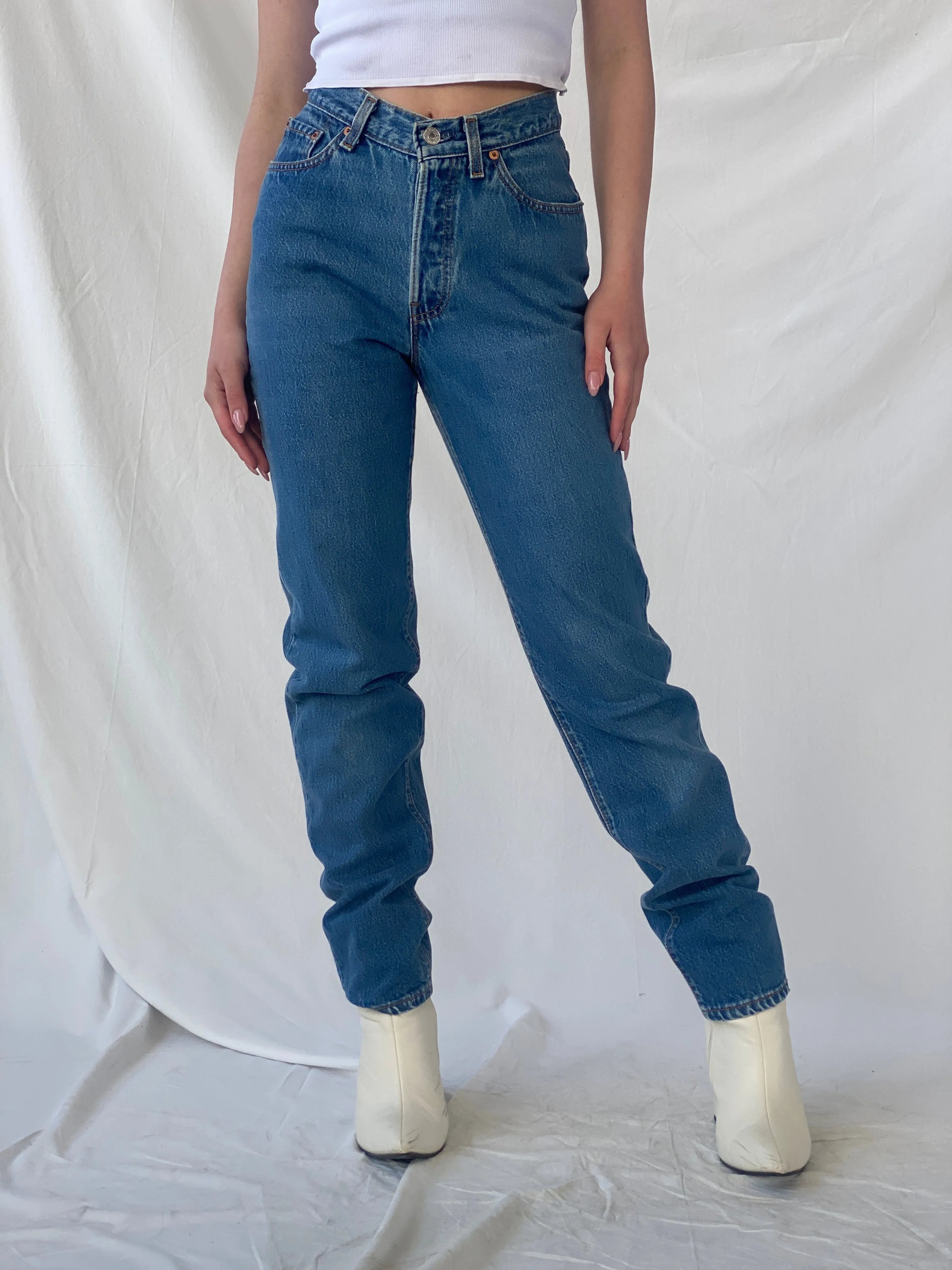 Levi’s High Rise Women’s Straight Cut Jeans - 32EUR - Balagan Vintage Jeans 90s, Christine, denim, high waisted jeans, jeans, levis, levis jeans, vintage jeans, women jeans