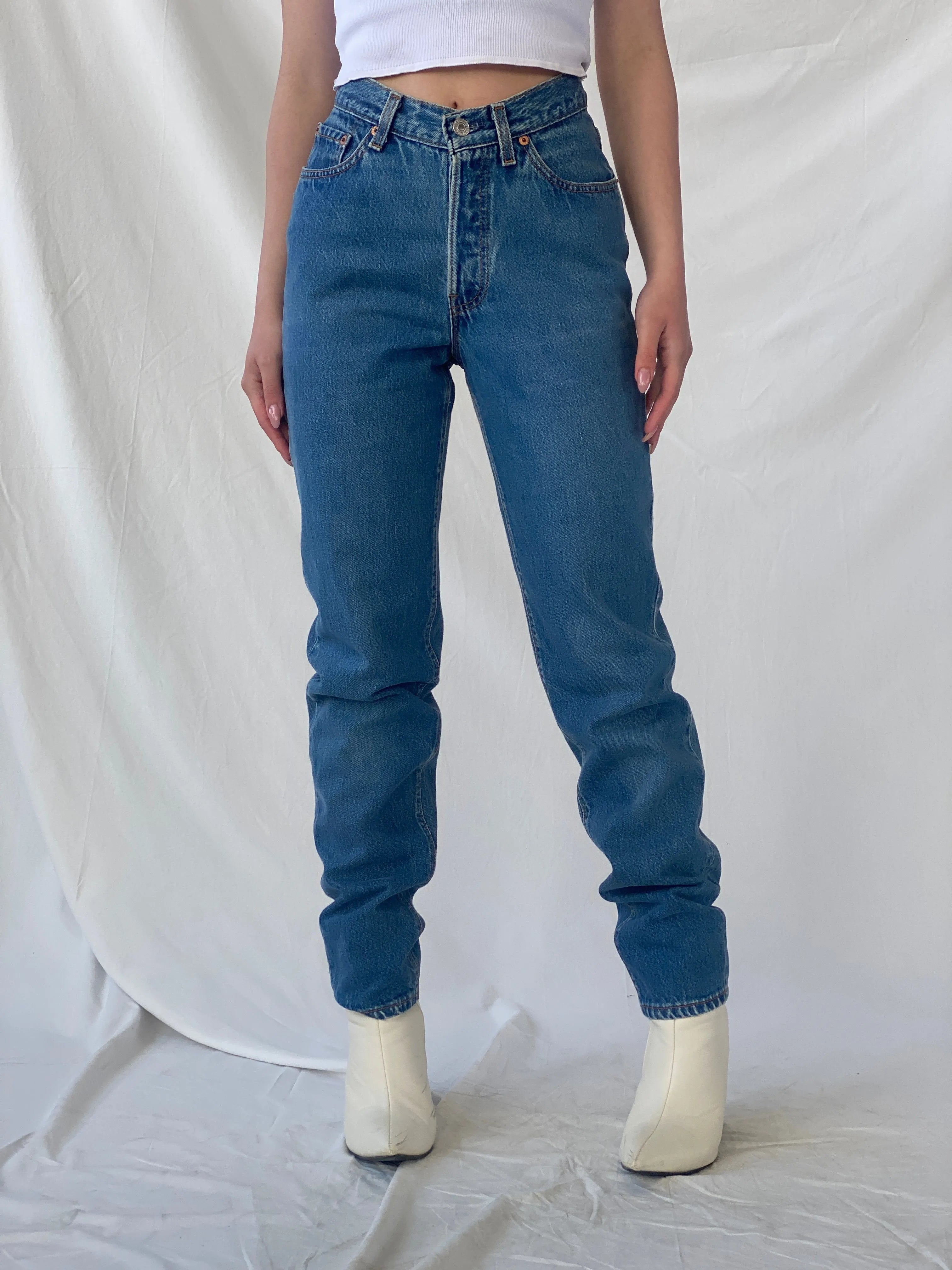 Levi’s High Rise Women’s Straight Cut Jeans - 32EUR - Balagan Vintage Jeans 90s, Christine, denim, high waisted jeans, jeans, levis, levis jeans, vintage jeans, women jeans
