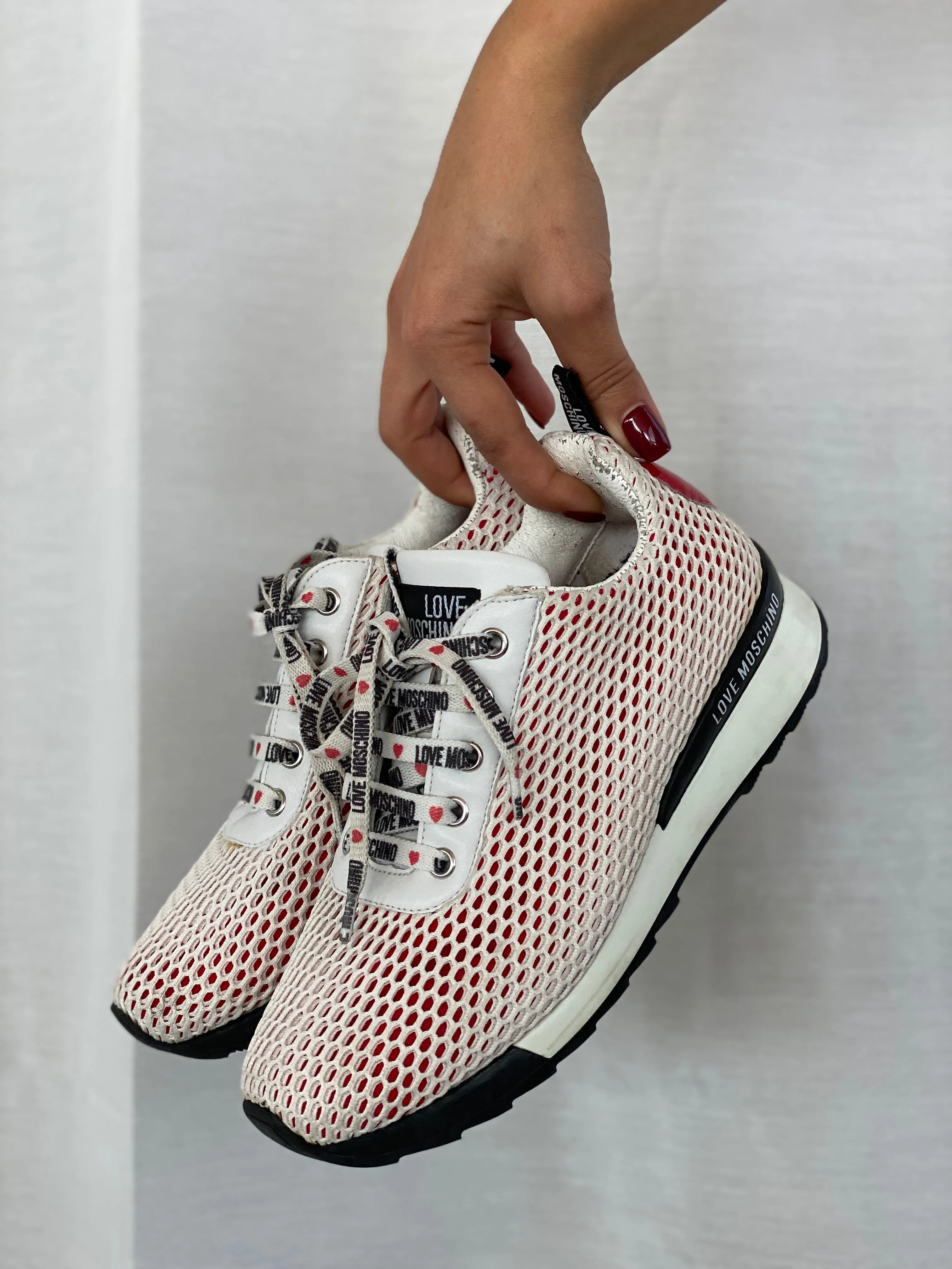 Love Moschino Women‘s White Sneakers With A Red Heart On Back - 37EUR - Balagan Vintage Sneakers 00s, 90s, moschino, shoes, winter