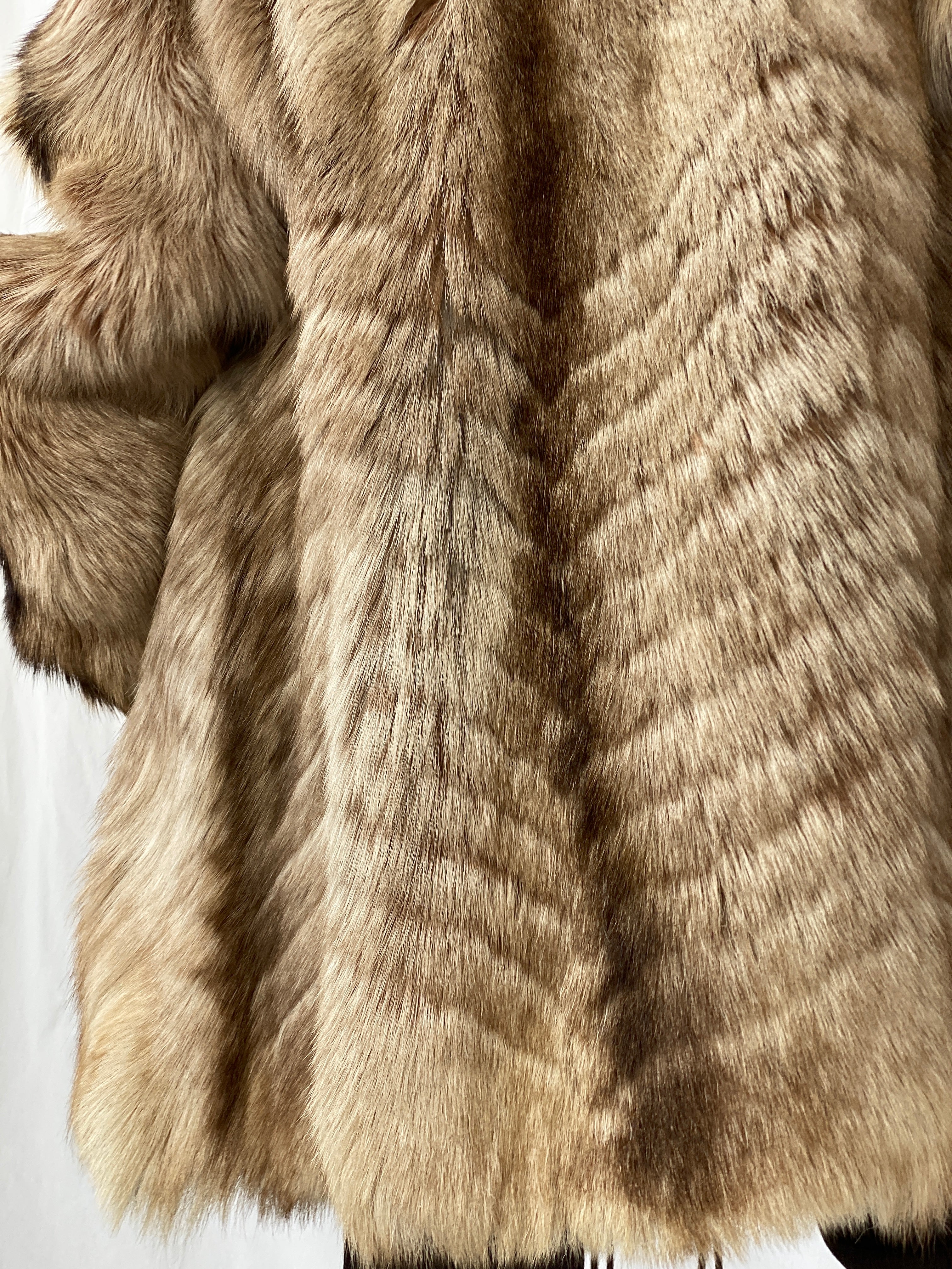 Luxurious Vintage Real Fur Women’s Beige Coat Natural Genuine Fur Jacket - L - Balagan Vintage Coat Ayah, coat, consignment, Dana, fur jacket, rare find, rare vintage, vintage coat, winter