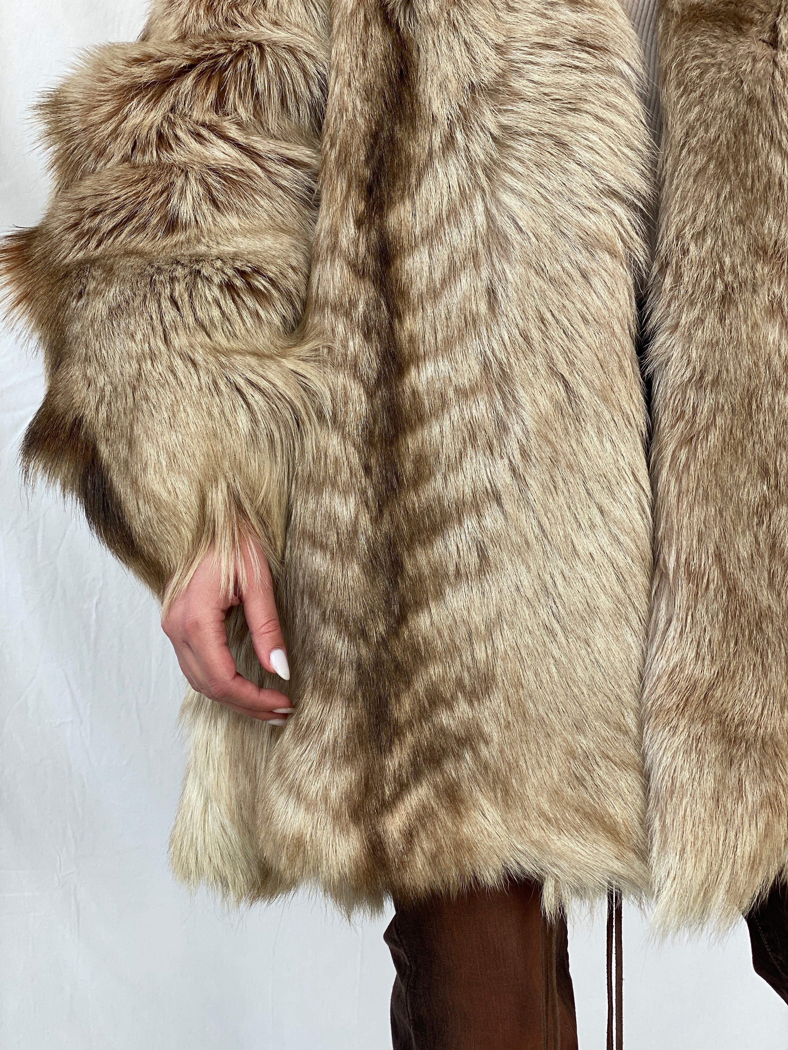 Luxurious Vintage Real Fur Women’s Beige Coat Natural Genuine Fur Jacket - L - Balagan Vintage Coat Ayah, coat, consignment, Dana, fur jacket, rare find, rare vintage, vintage coat, winter