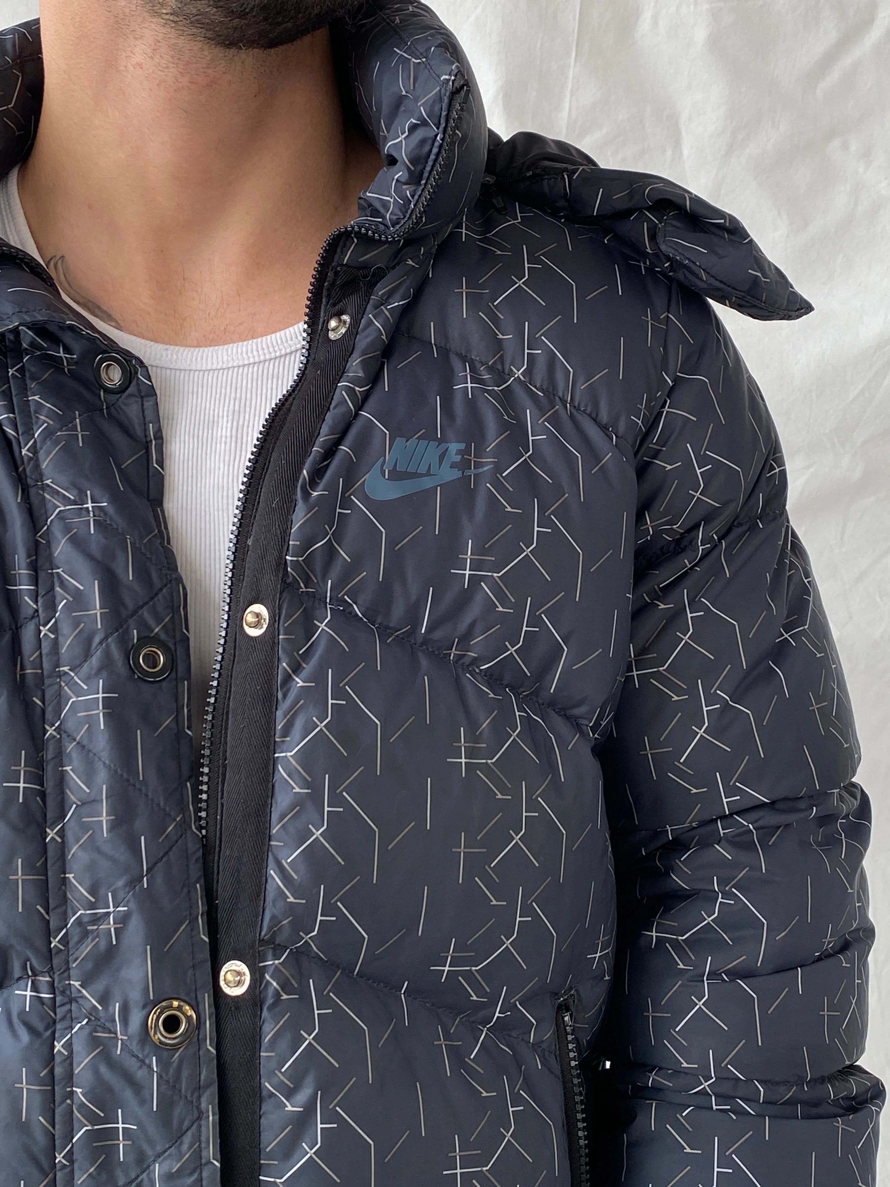 Nike Men’s Dark Grey Silver Lines Hooded Puffer Jacket - L - Balagan Vintage Jacket consignment, Hamza, jacket, Joe, Nike, puffer jacket