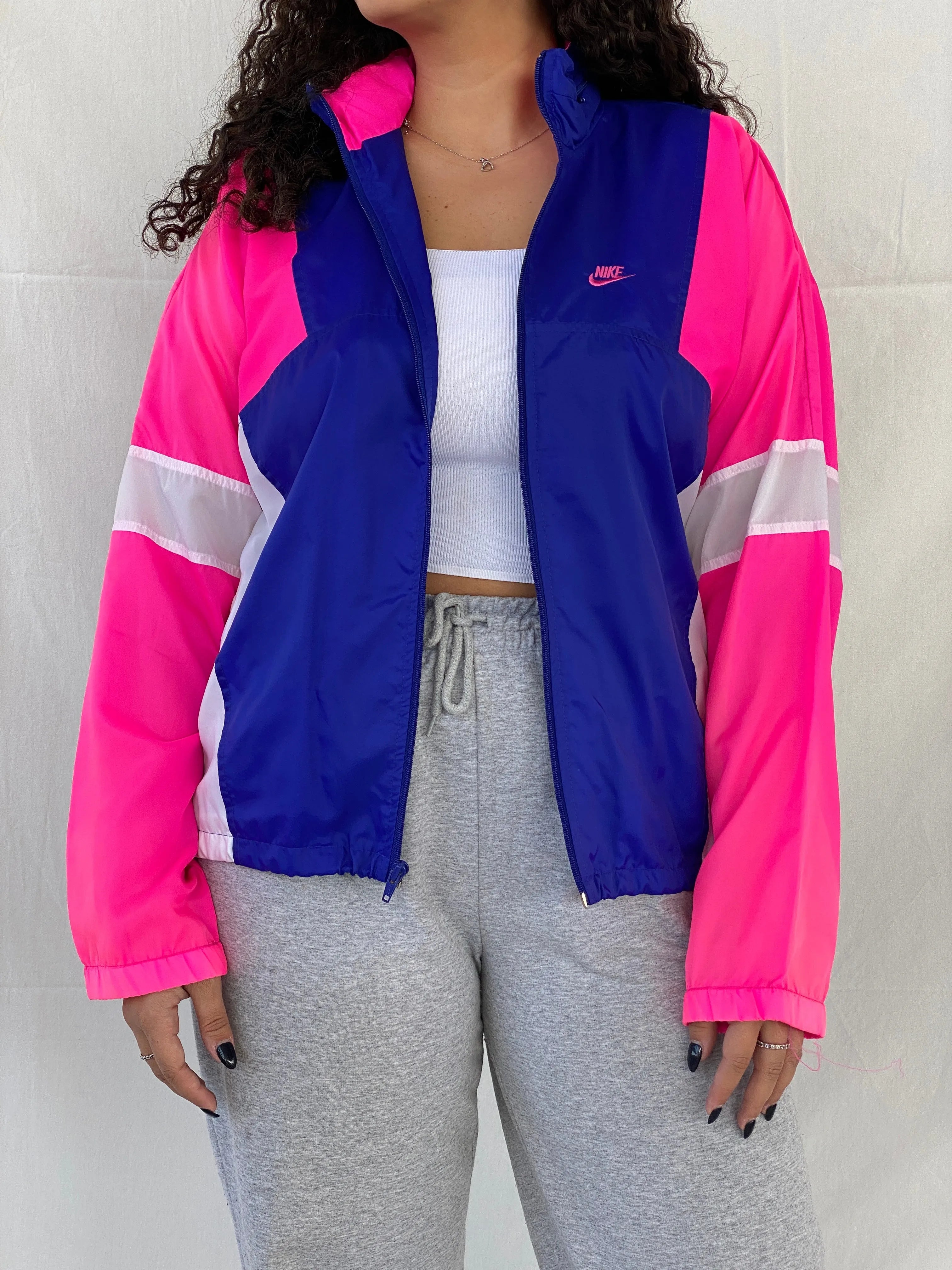 Nike Navy and Pink Windbreaker Women’s Sports Jacket - M - Balagan Vintage Windbreaker Jacket 00s, 90s, Dina, vintage windbreaker, windbreaker, windbreaker jacket