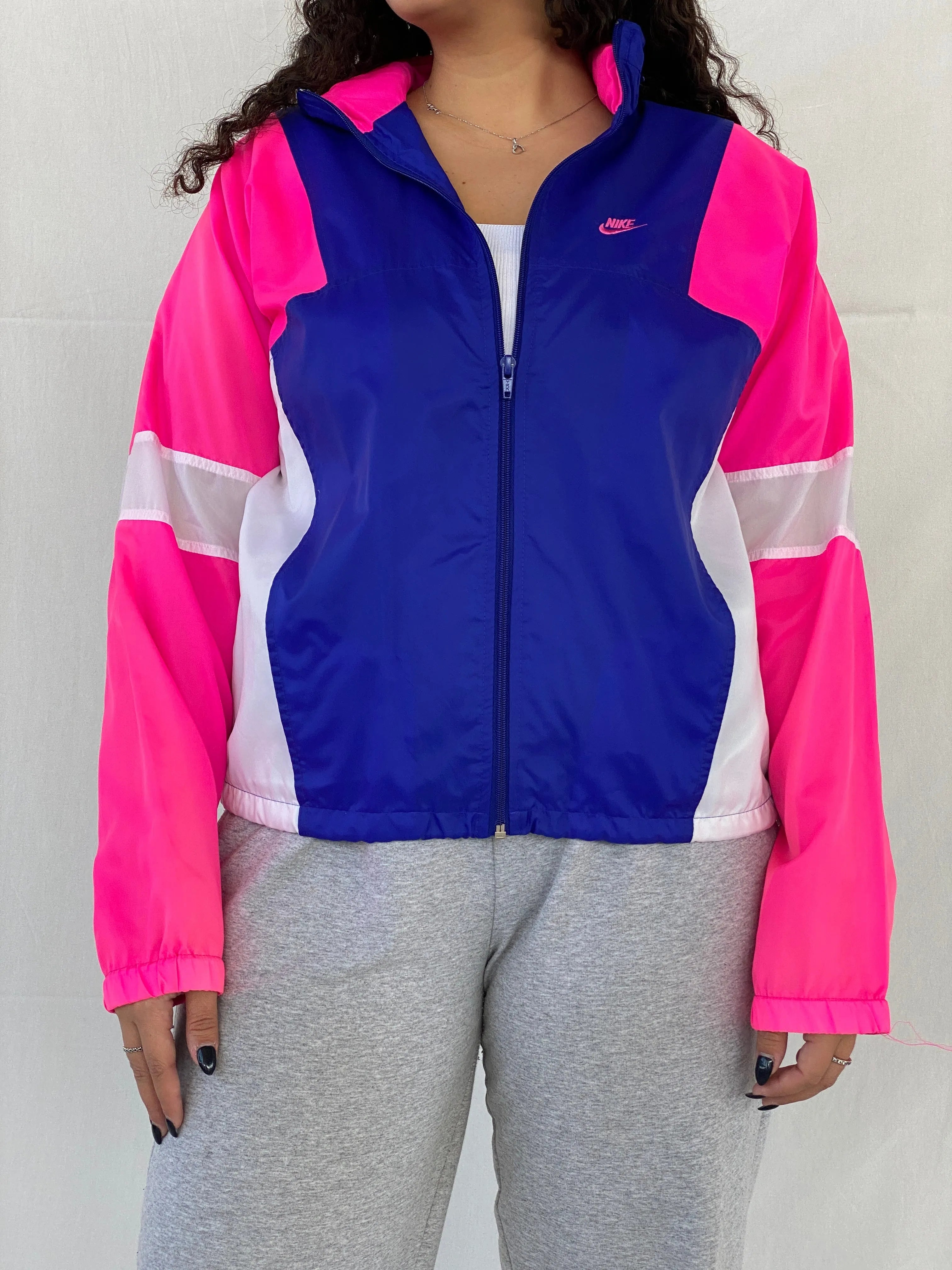 Nike Navy and Pink Windbreaker Women’s Sports Jacket - M - Balagan Vintage Windbreaker Jacket 00s, 90s, Dina, vintage windbreaker, windbreaker, windbreaker jacket