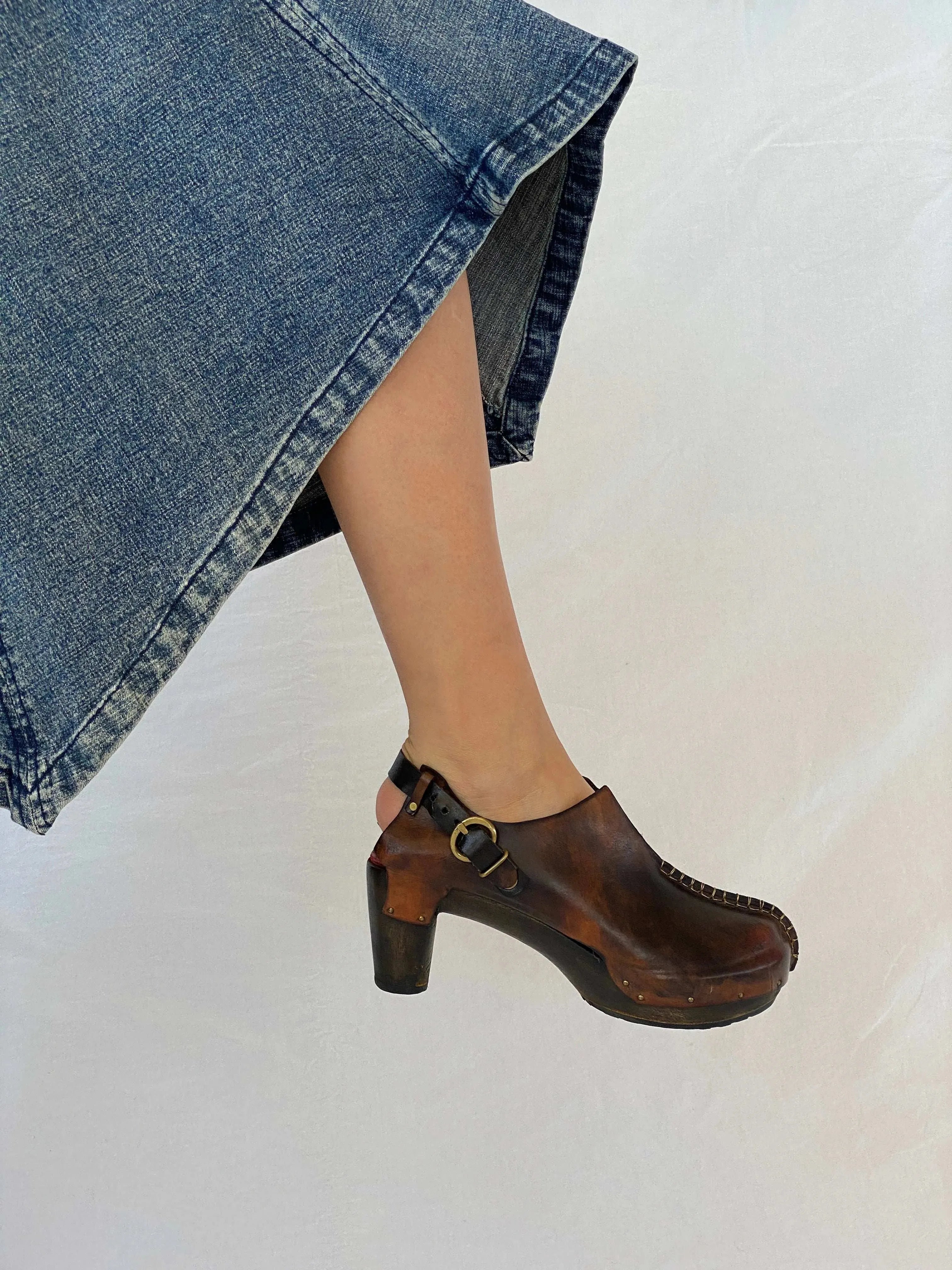 Statement Vintage Muňoz Vrandecic Mapuche Wood Platform Brown Leather Clogs - Balagan Vintage Sandals 00s, 90s, Boots, cowboy boots, Deals