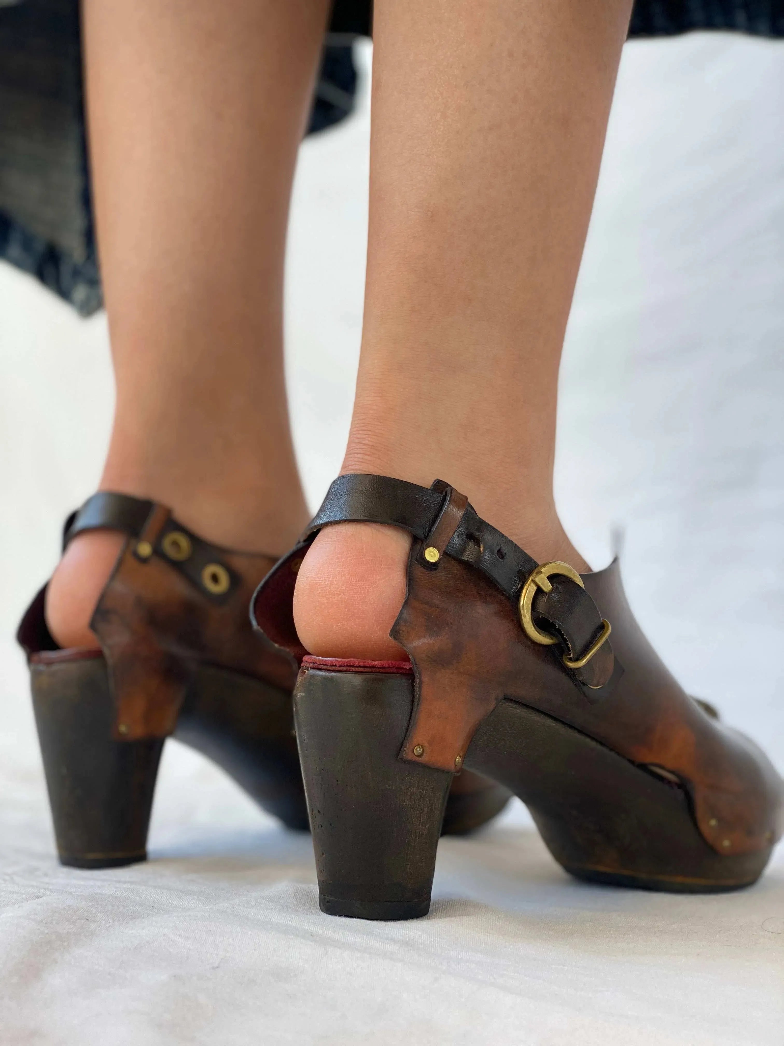 Statement Vintage Muňoz Vrandecic Mapuche Wood Platform Brown Leather Clogs - Balagan Vintage Sandals 00s, 90s, Boots, cowboy boots, Deals