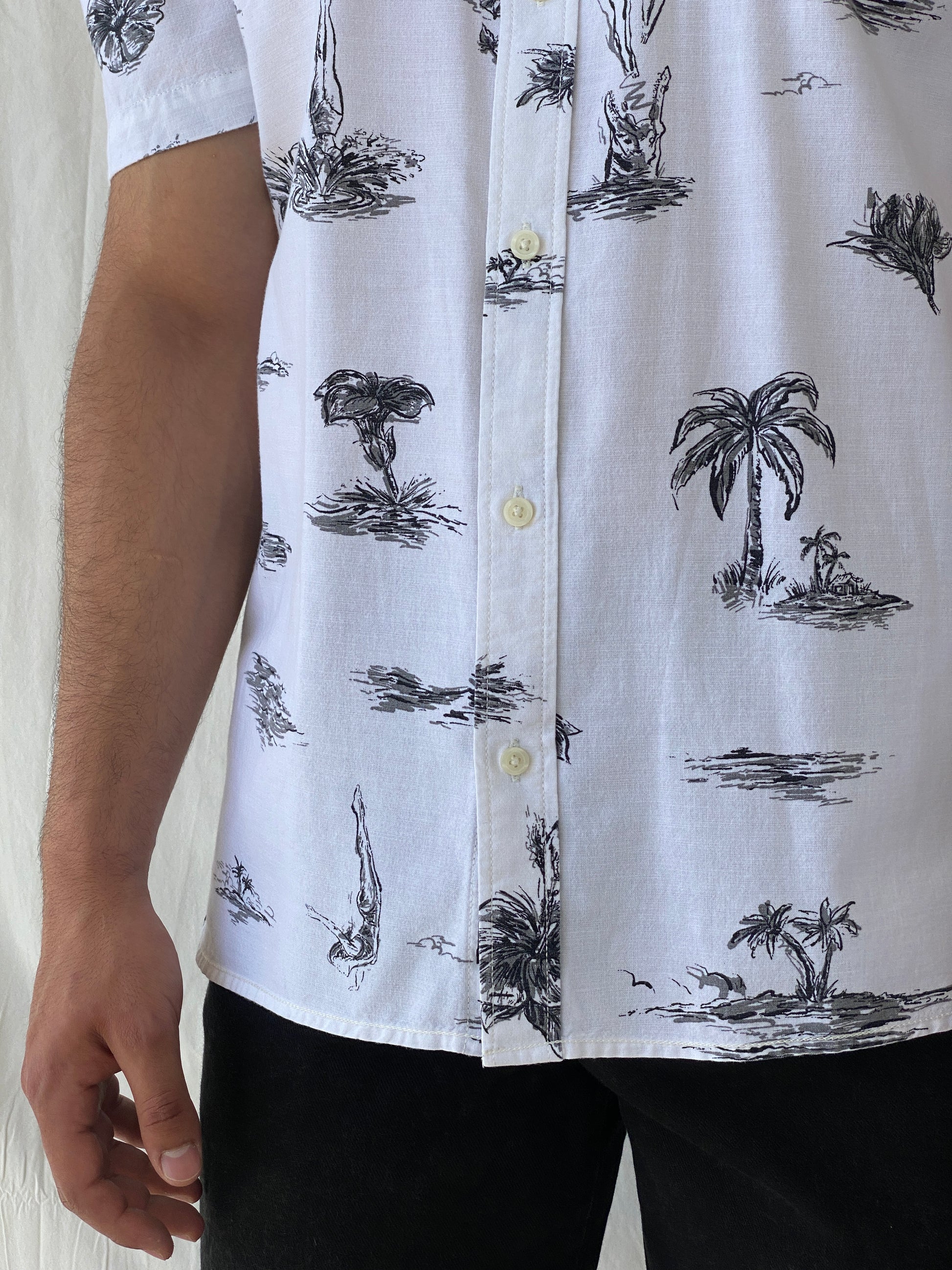 Vans Dive Bomber White Black Hawaiian Button Down Short Sleeve Men’s Classic Fit Shirt - L - Balagan Vintage Half Sleeve Shirt 90s, half sleeve shirt, Hawaiian shirt, mens shirt, NEW IN, printed shirt, Ramez, silk