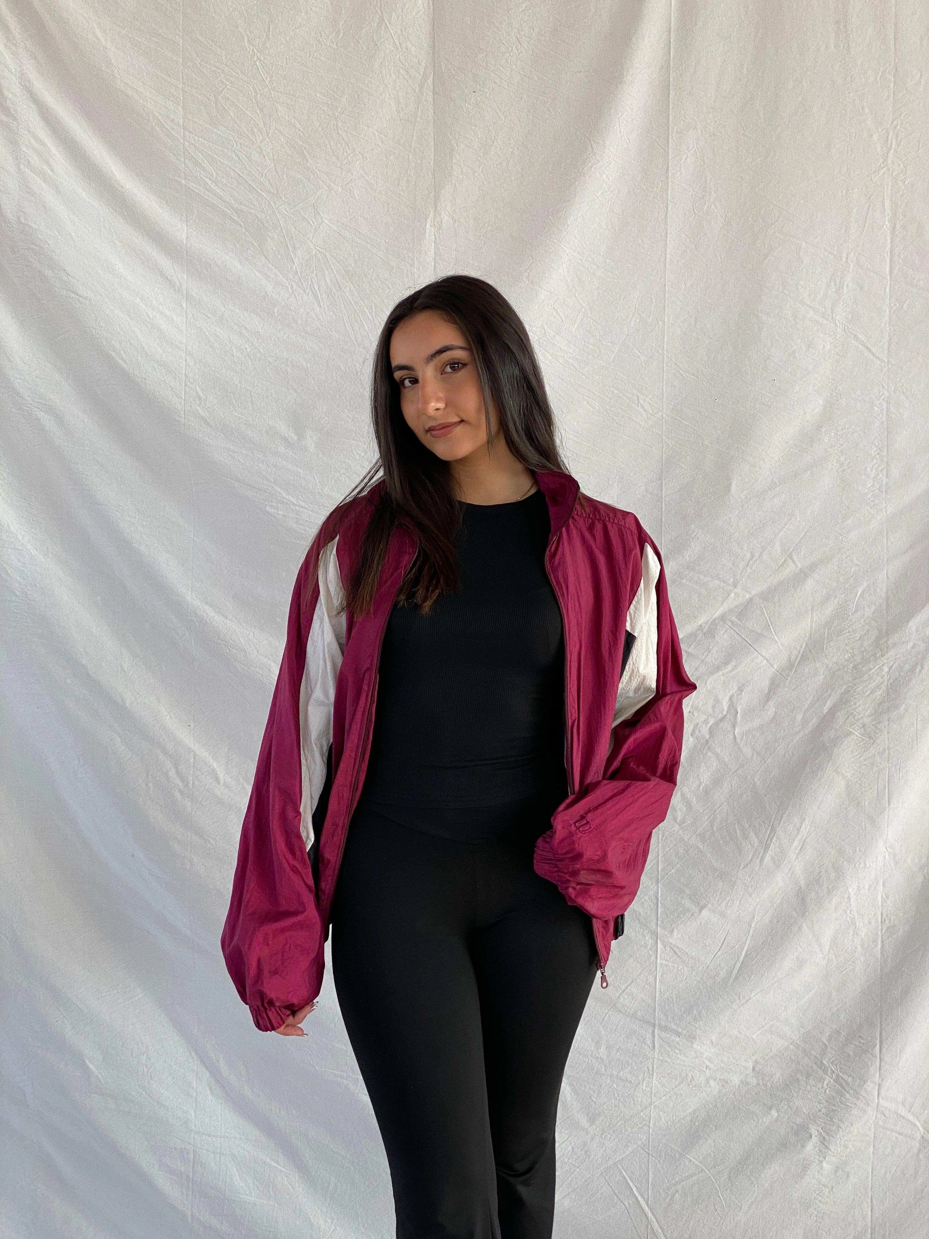 Vintage 80s/90s Wilson Windbreaker Jacket - Balagan Vintage Windbreaker Jacket 00s, 90s, Rama, Windbreaker Jacket