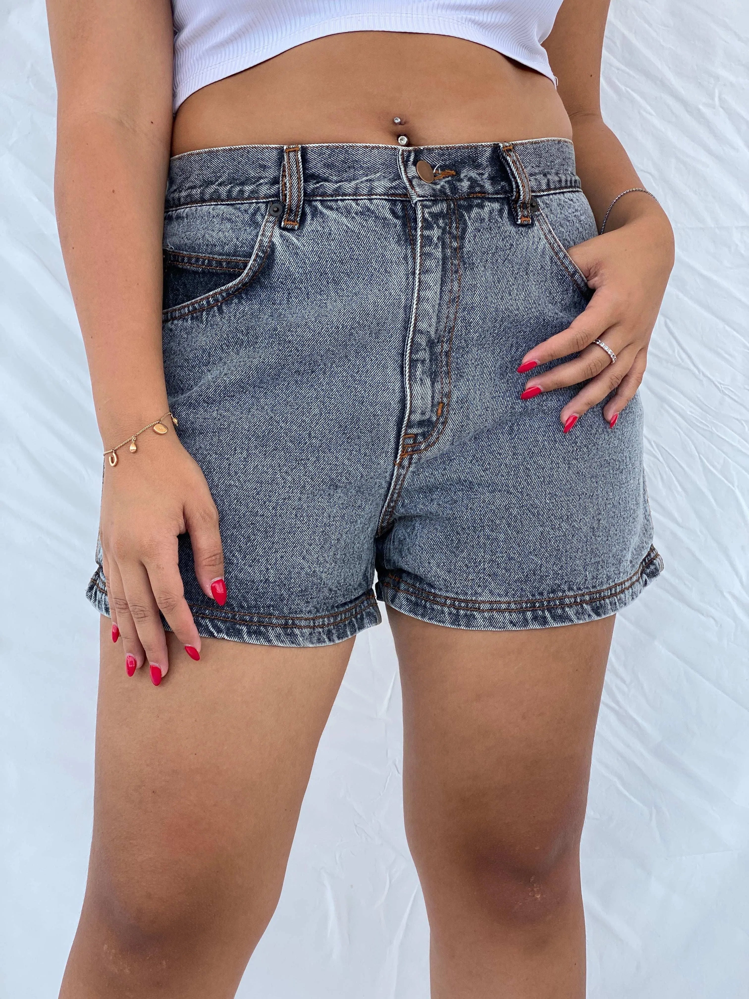 Vintage 90s Arizona Washed Two-Toned Denim Shorts - L - Balagan Vintage Shorts 00s, 90s, denim, Dina, shorts, vintage shorts