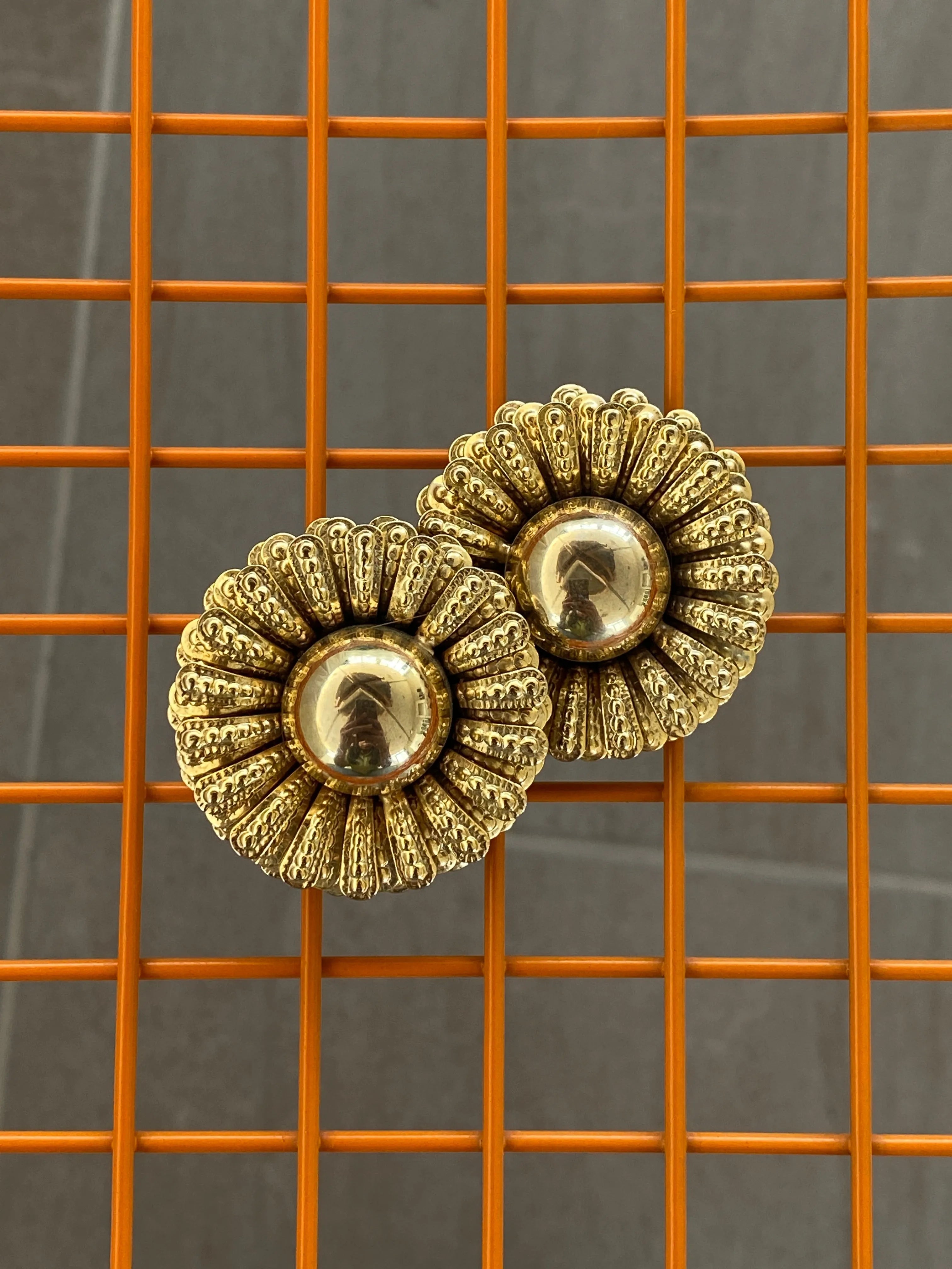 Vintage Flower Gold Clip Back Earrings - Balagan Vintage Earrings 90s, Earrings, floral