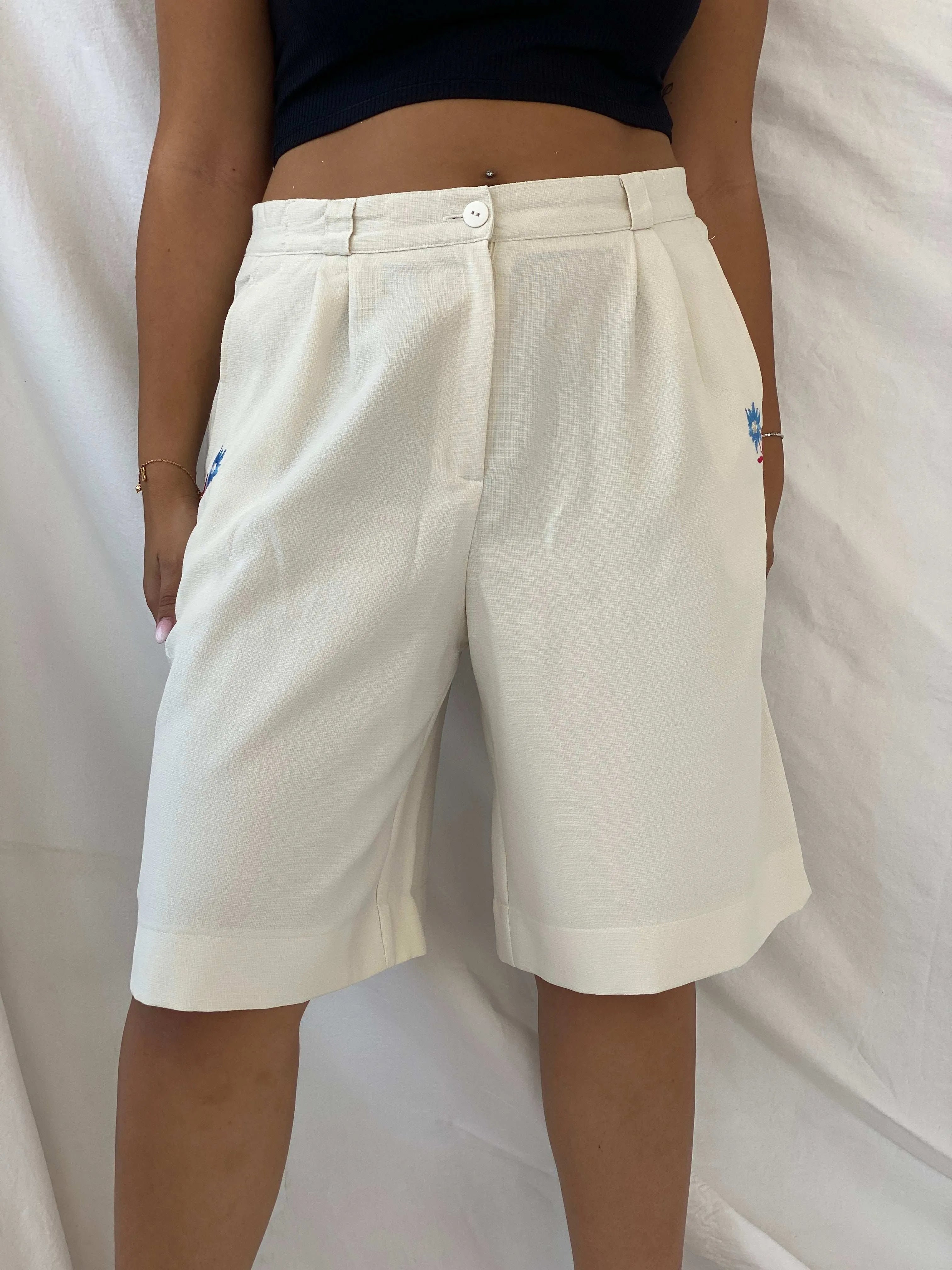 Vintage Lady Anne Loose Fit Walking Off-White Shorts - L - Balagan Vintage Shorts 00s, 90s, Dina, shorts