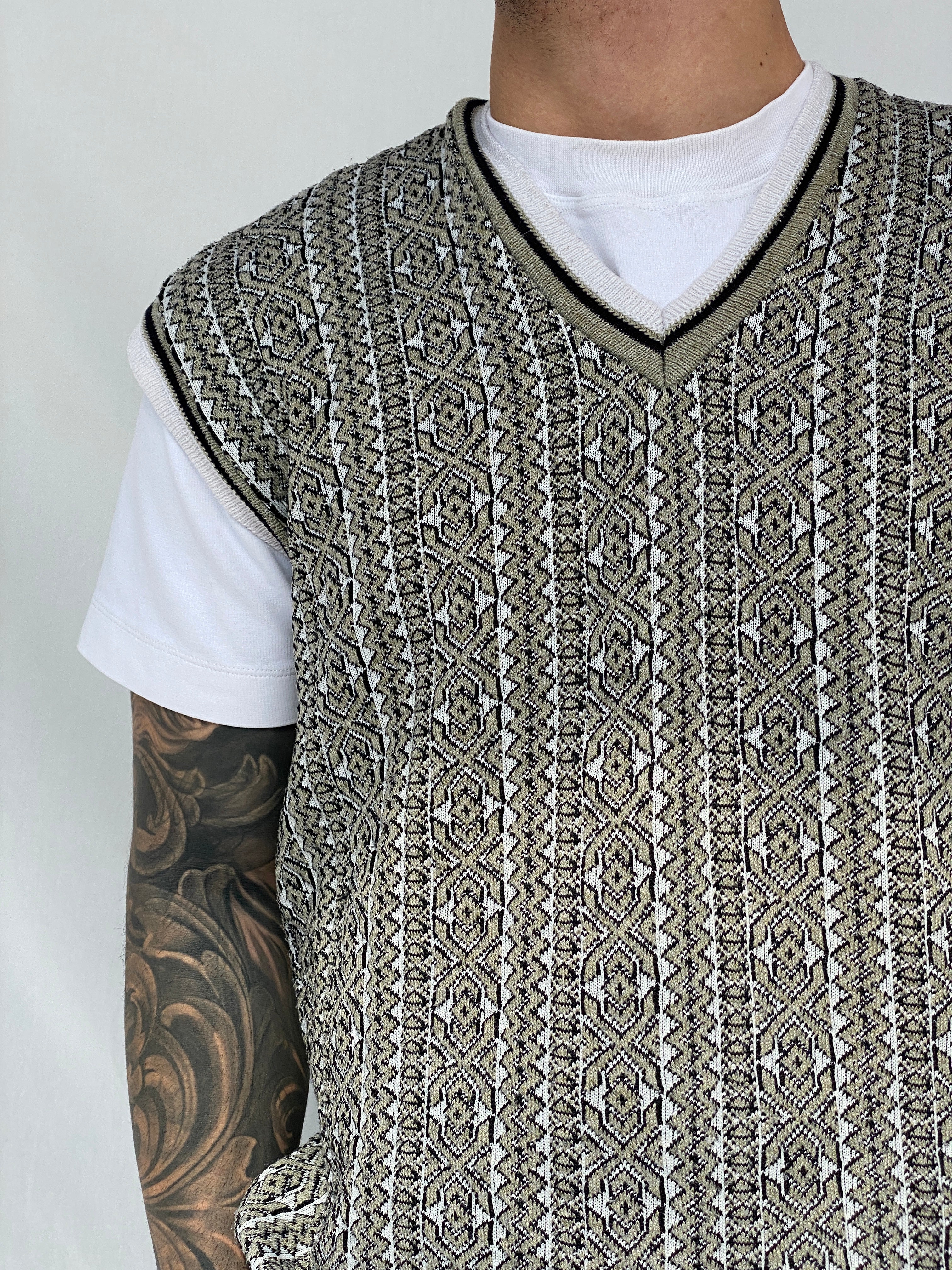 Vintage Men’s Casual V-Neck Patterned Striped Knitted Vest - M - Balagan Vintage Vest 90s, Hamza, men, NEW IN, streetwear, vest, vintage, winter