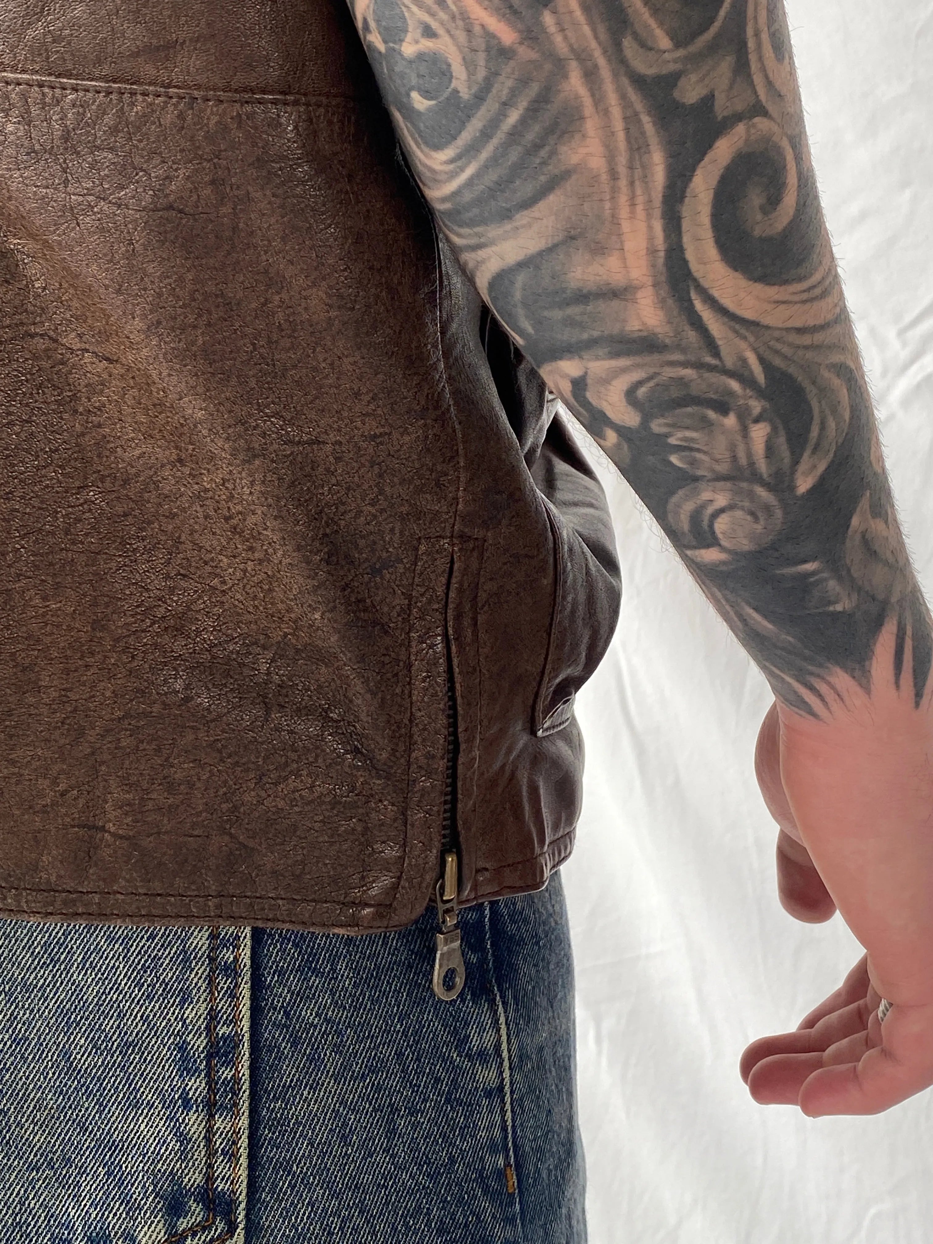 Vintage Men’s Safari Cargo Brown Genuine Leather Zip Up Vest - XL - Balagan Vintage Vest 90s, brown leather, consignment, genuine leather, genuine leather vest, Hamza, men, streetwear, vest, vintage, winter