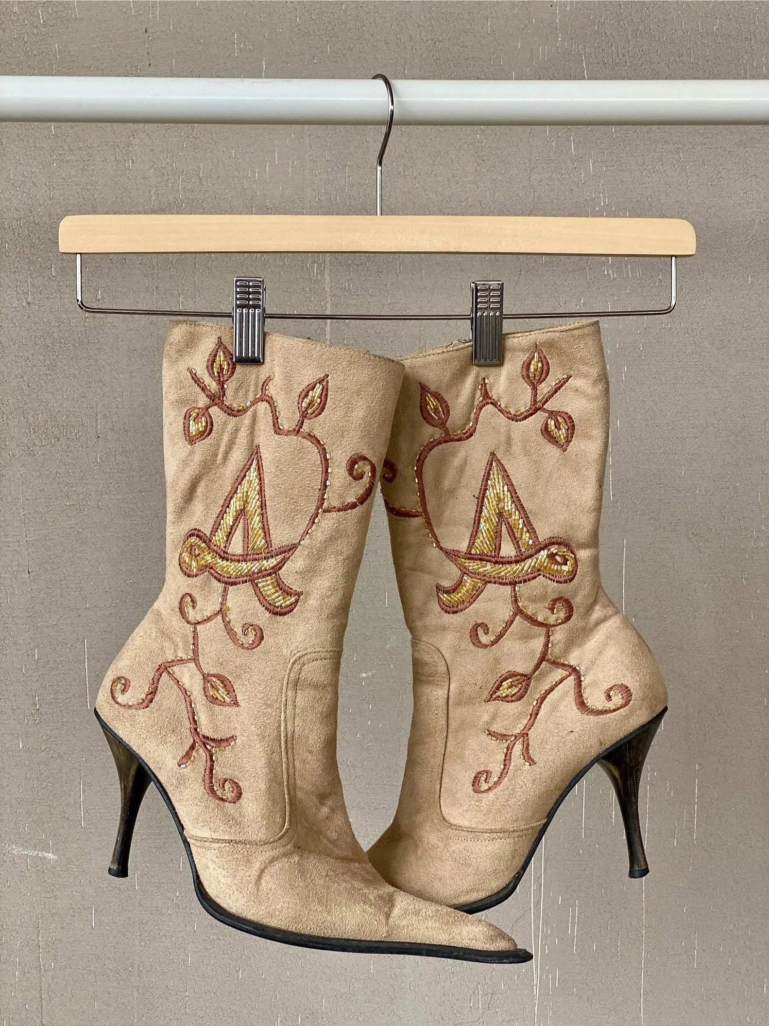 Vintage Milano Camel Suede Western Embellished Heel Boots - Balagan Vintage Boots 00s, 90s, Boots, cowboy, cowboy boots, shoes